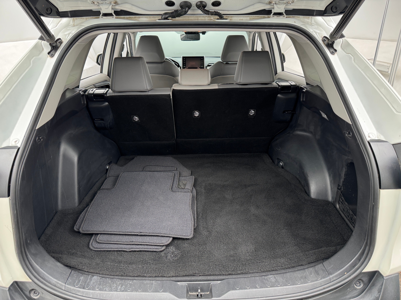 Thumbnail: 2019 Toyota RAV4 - 6