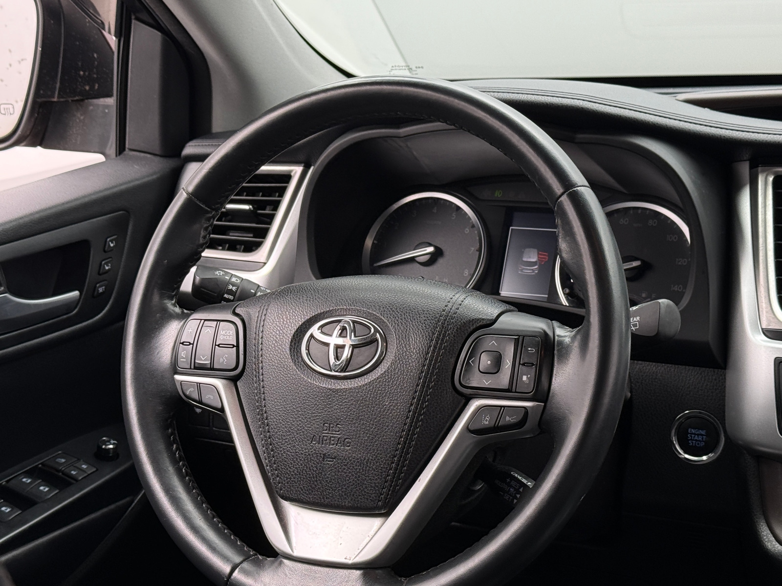 Thumbnail: 2017 Toyota Highlander - 4