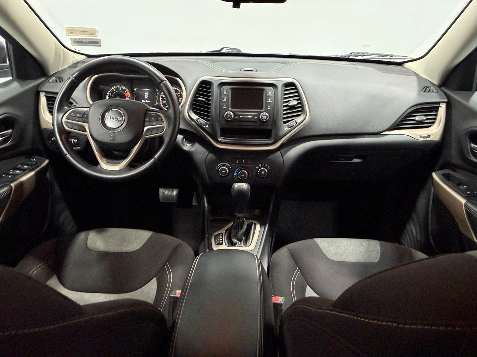 Thumbnail: 2017 Jeep Cherokee - 3
