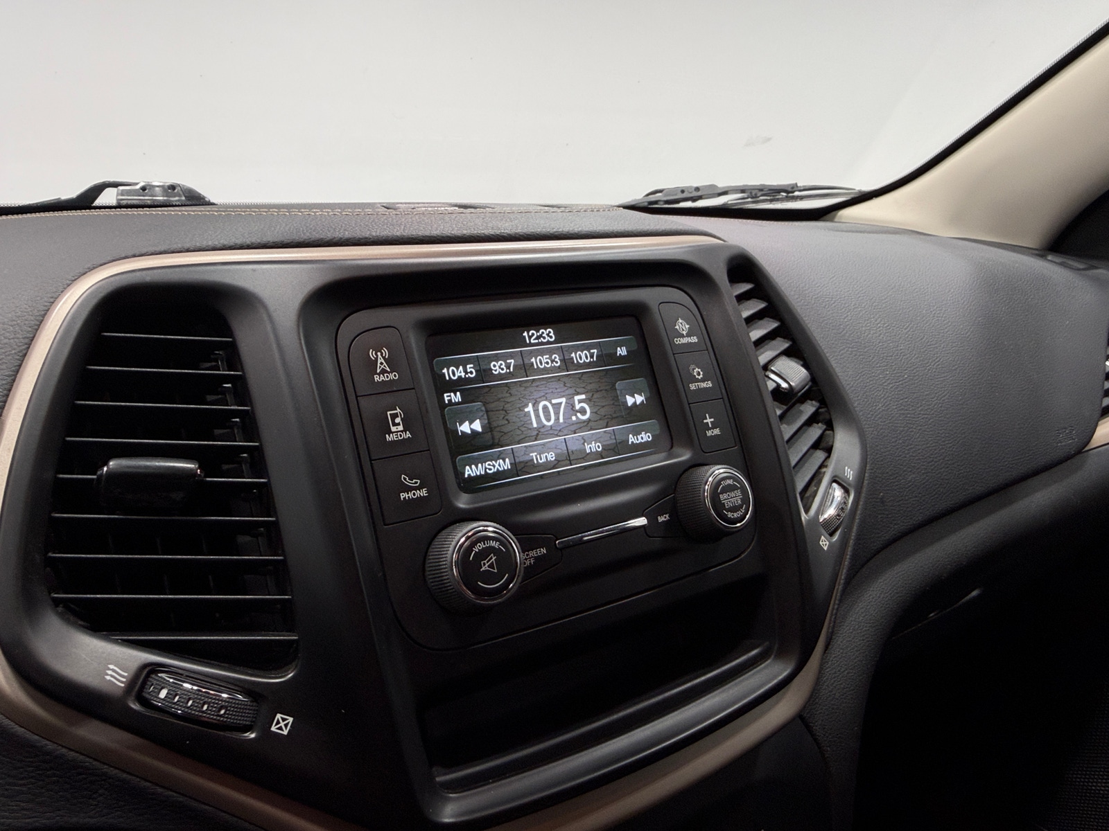 Thumbnail: 2017 Jeep Cherokee - 4