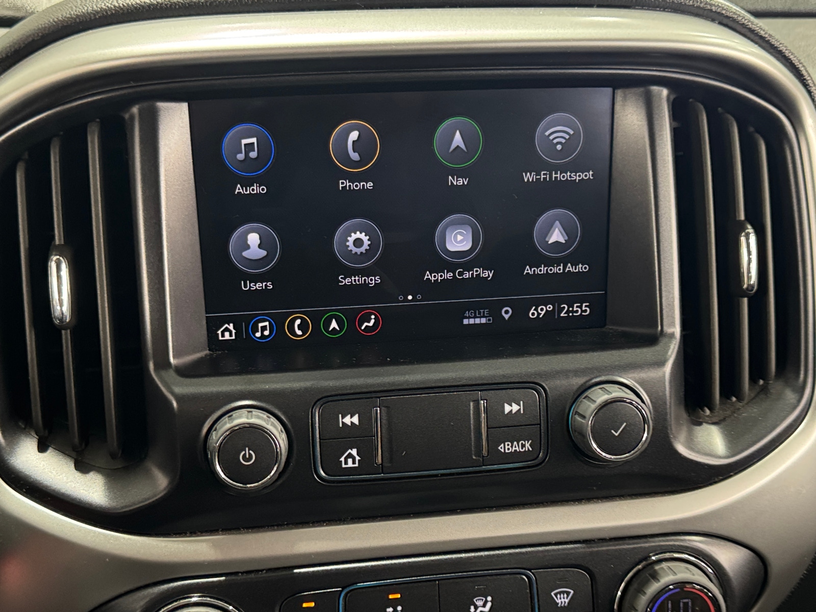 Thumbnail: 2022 Chevrolet Colorado - 3