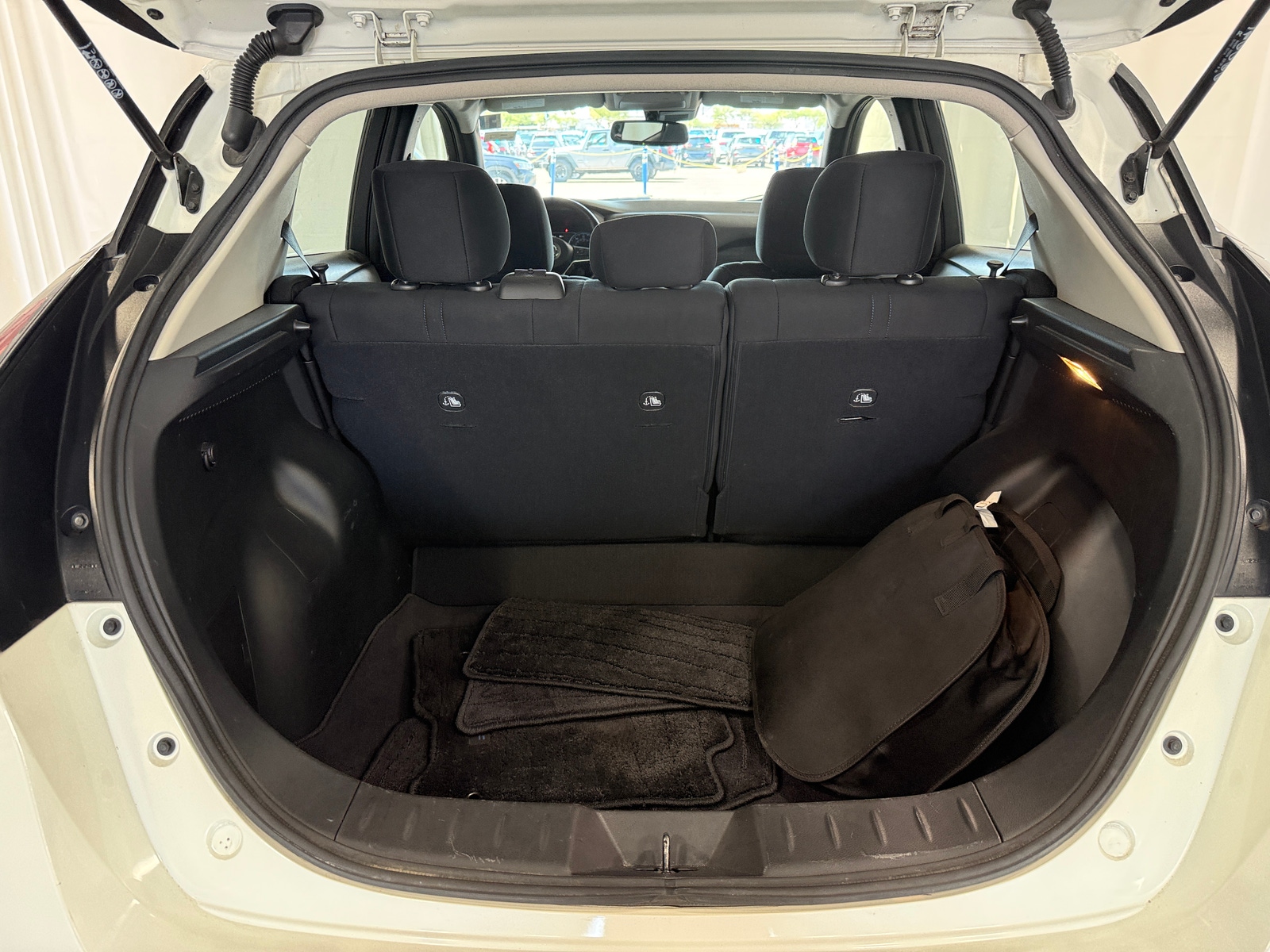 Thumbnail: 2022 Nissan Leaf - 7