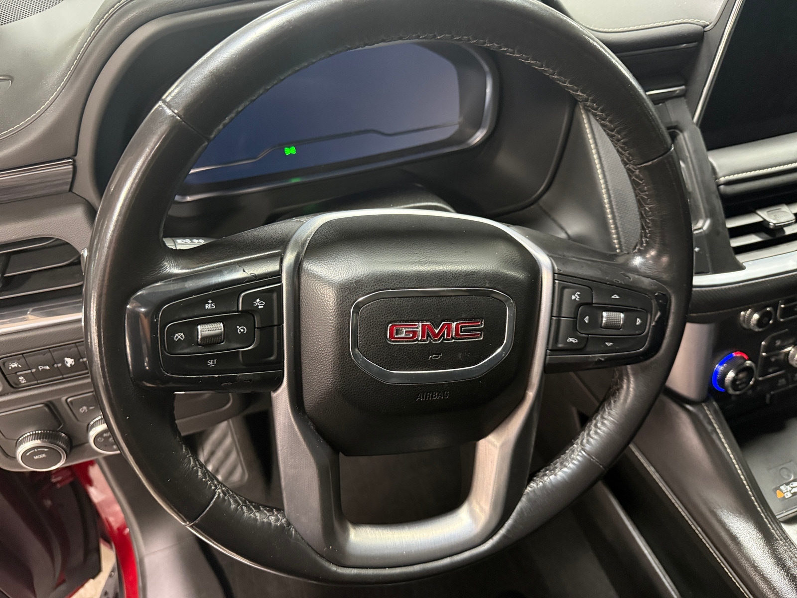 Thumbnail: 2023 GMC Yukon - 4