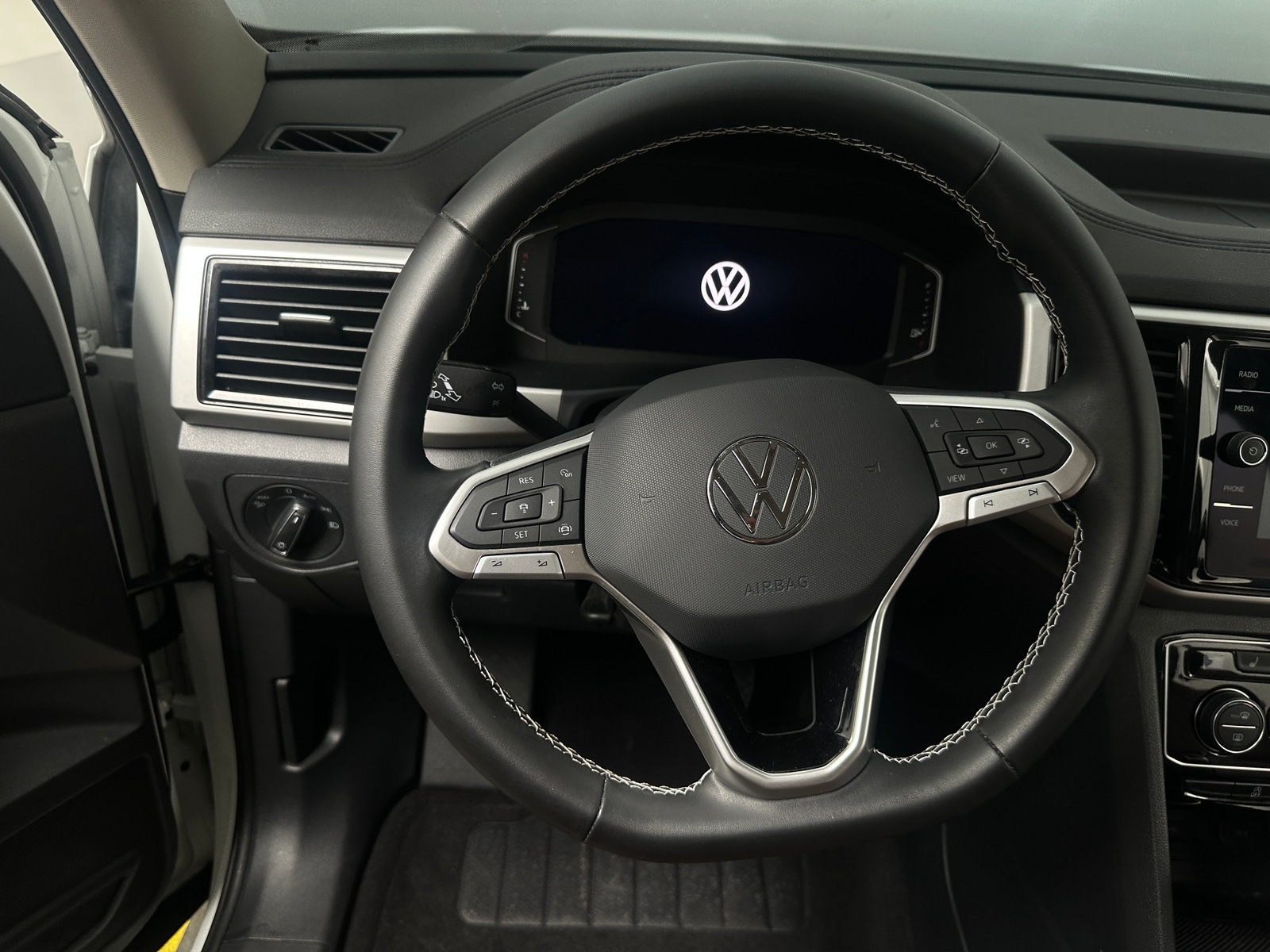 Thumbnail: 2023 Volkswagen Atlas - 4