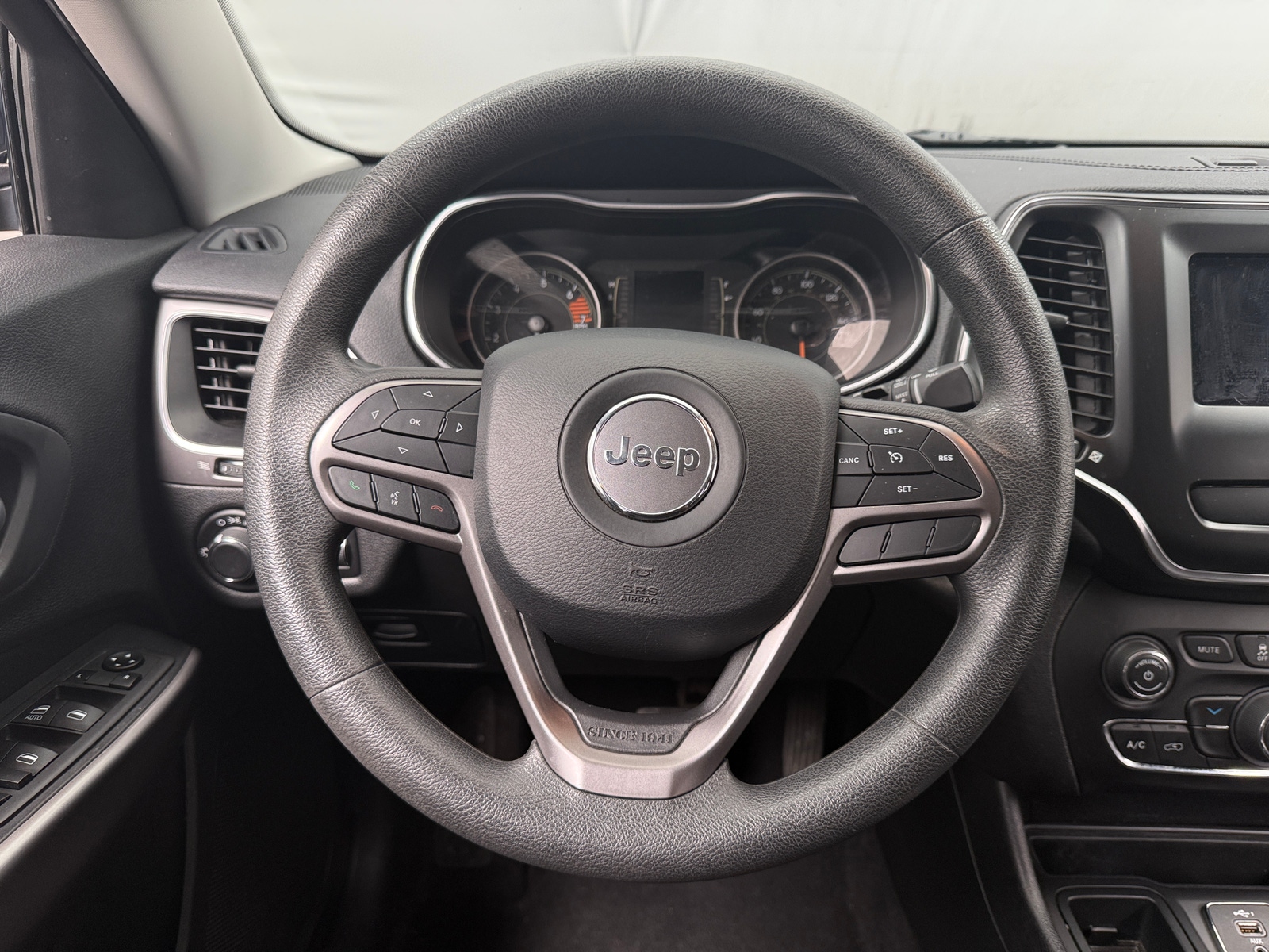 Thumbnail: 2020 Jeep Cherokee - 5