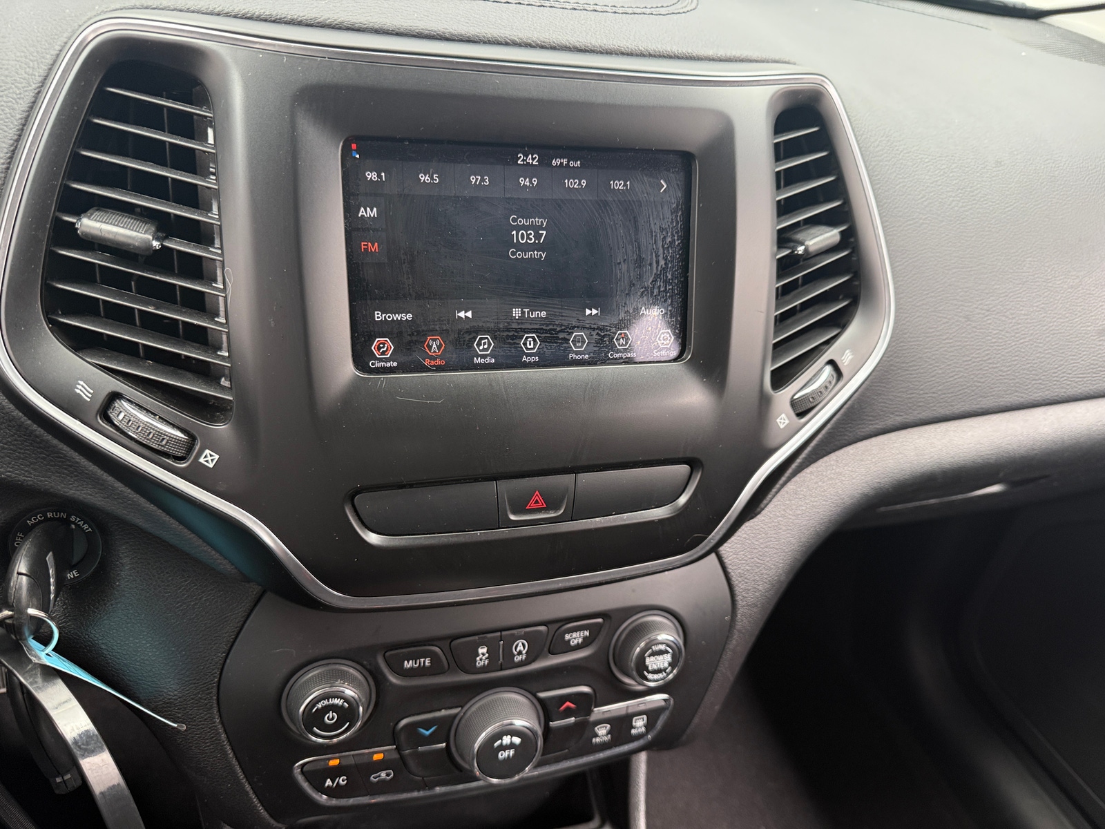 Thumbnail: 2020 Jeep Cherokee - 4
