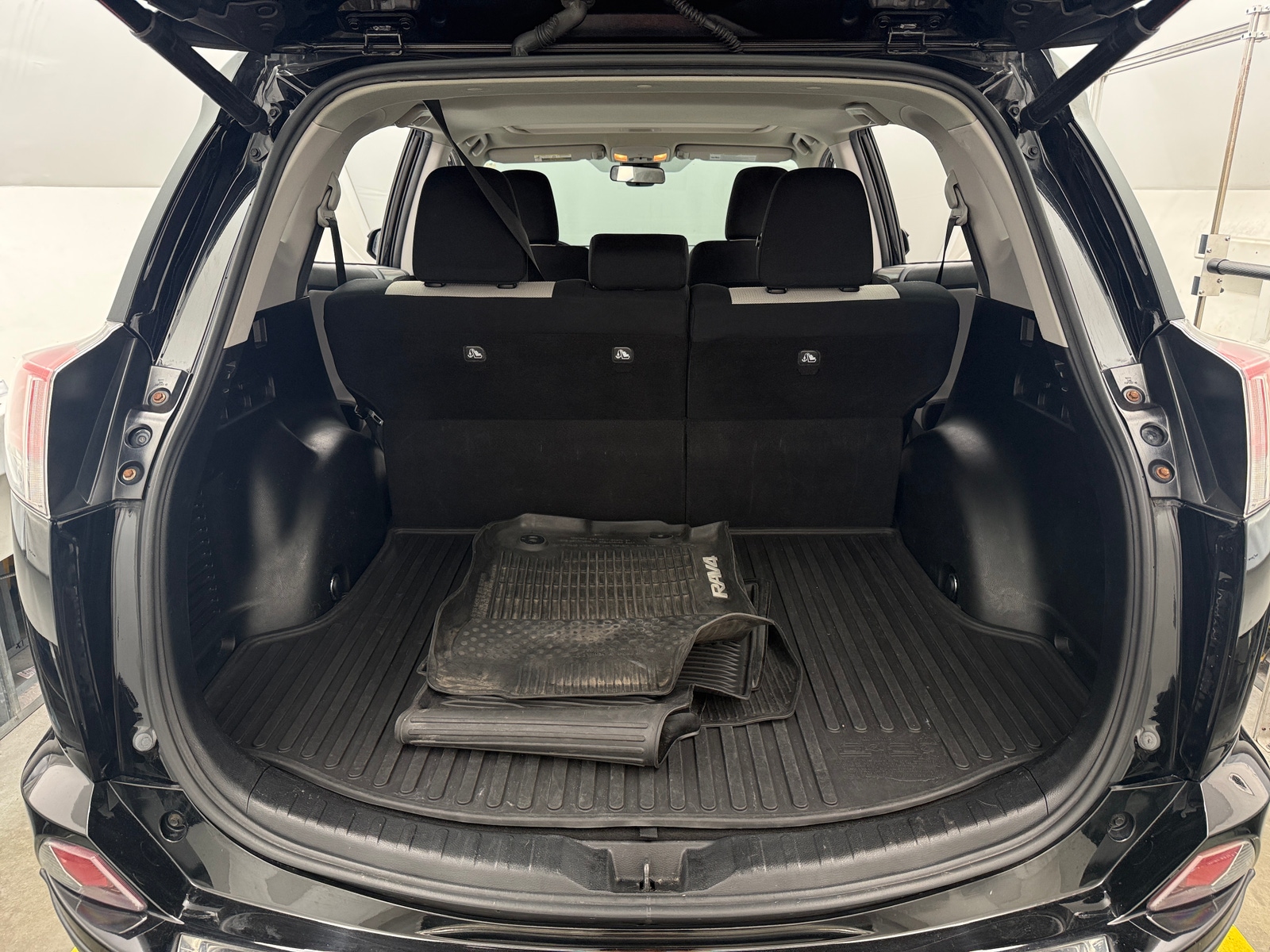 Thumbnail: 2018 Toyota RAV4 - 7