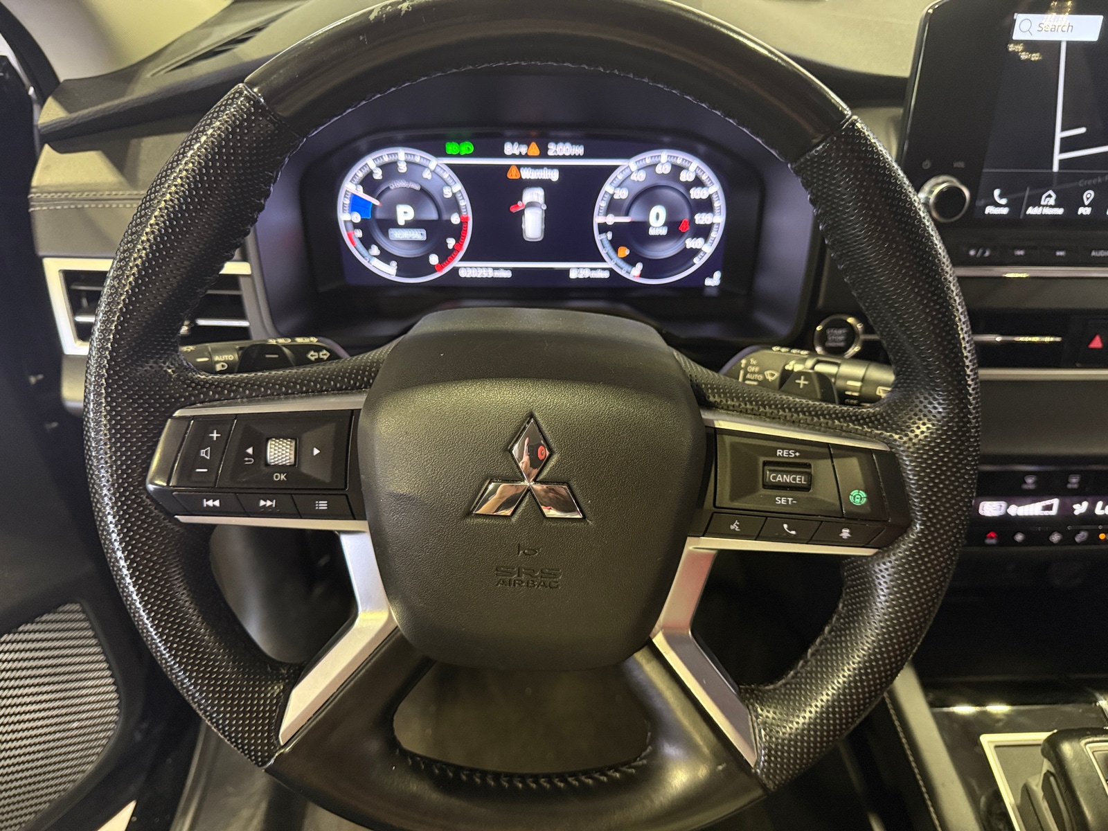 Thumbnail: 2023 Mitsubishi Outlander - 4