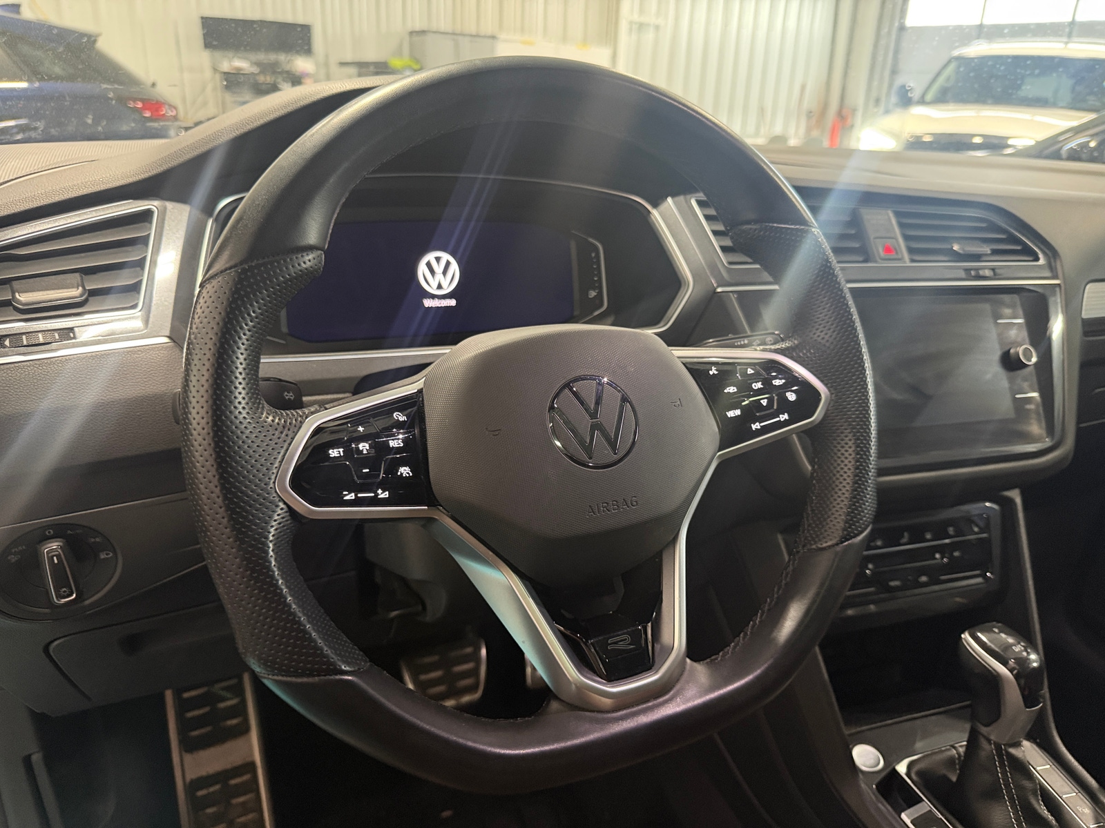 Thumbnail: 2022 Volkswagen Tiguan - 4