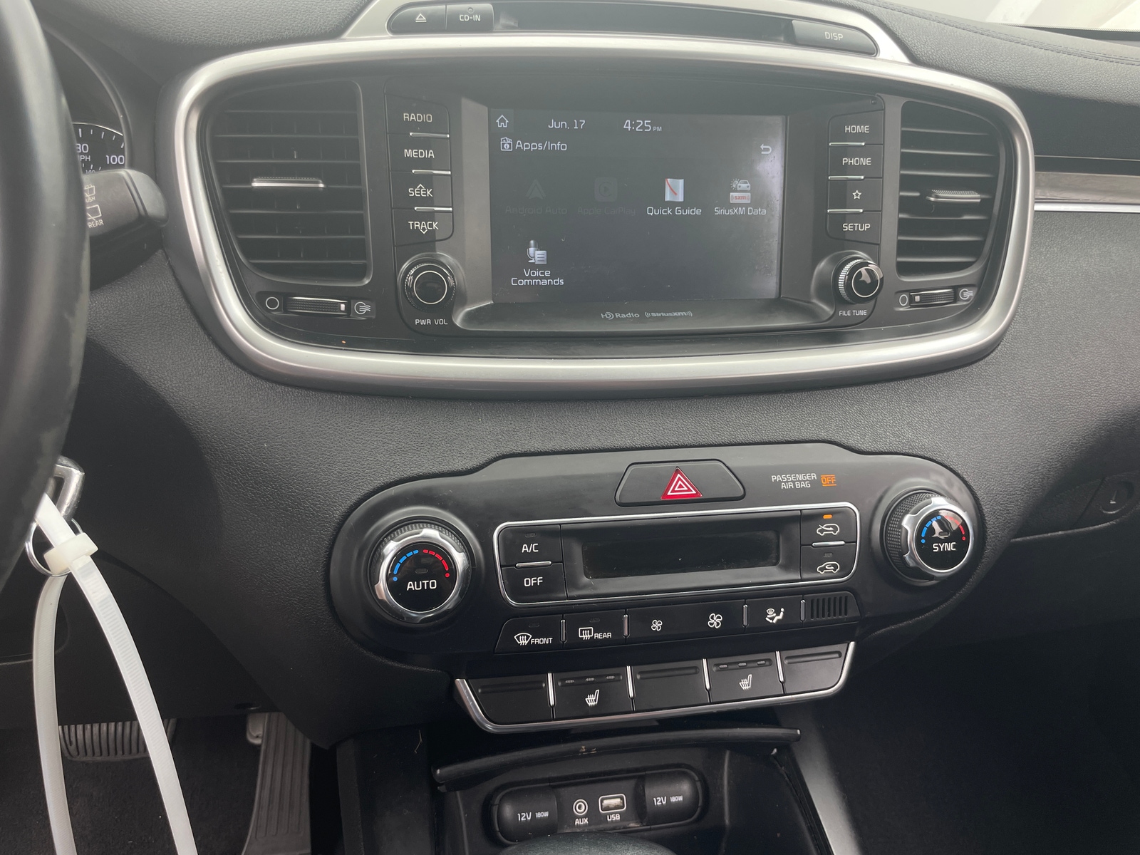 Thumbnail: 2019 Kia Sorento - 4