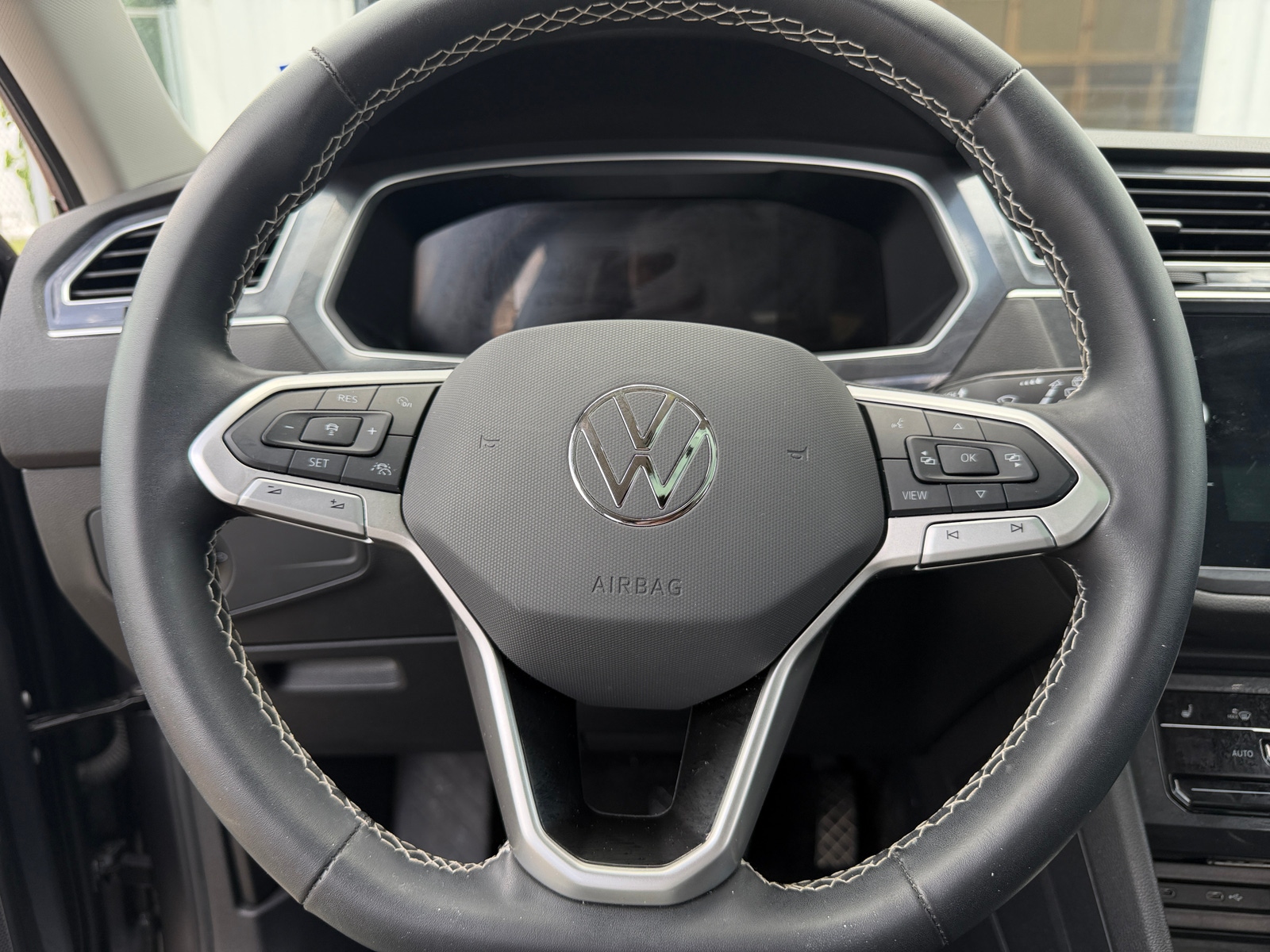 Thumbnail: 2024 Volkswagen Tiguan - 4