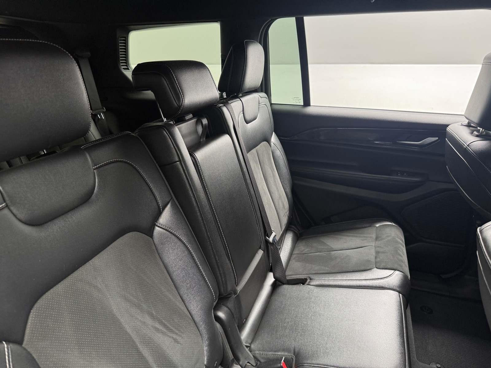 Thumbnail: 2023 Jeep Grand Cherokee L - 5
