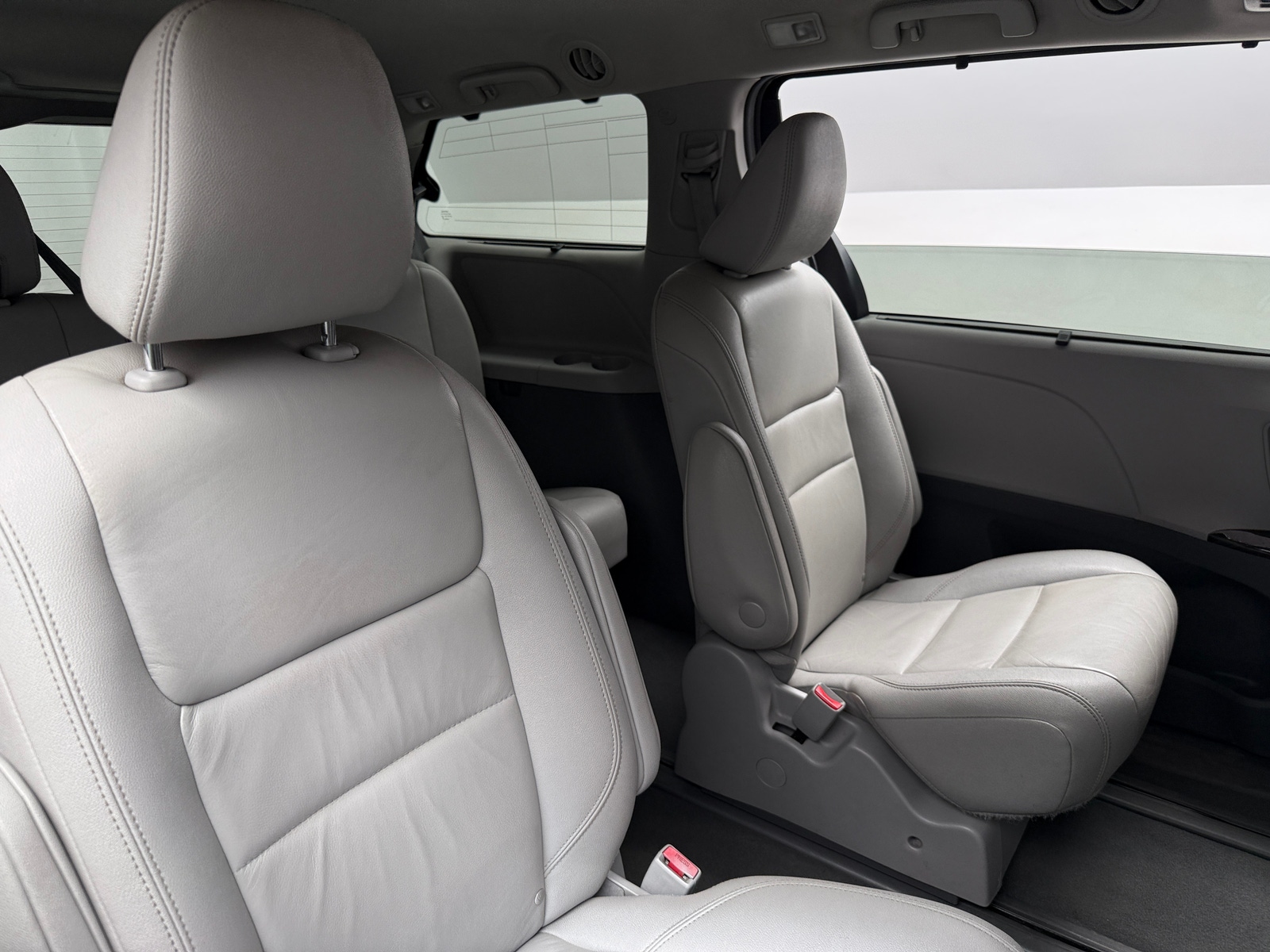 Thumbnail: 2020 Toyota Sienna - 5