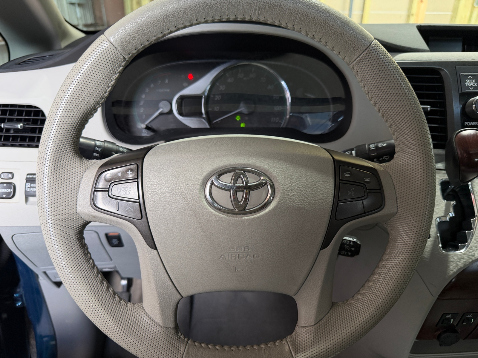 Thumbnail: 2011 Toyota Sienna - 4