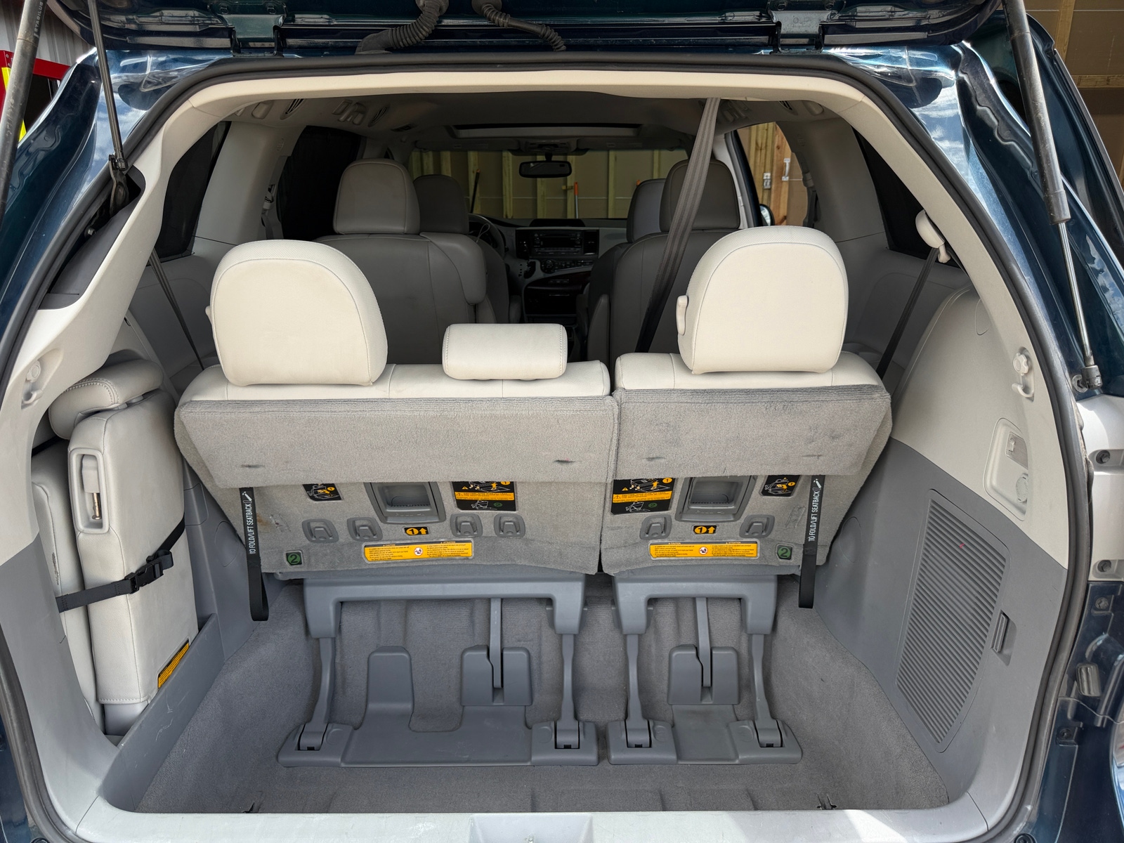 Thumbnail: 2011 Toyota Sienna - 6