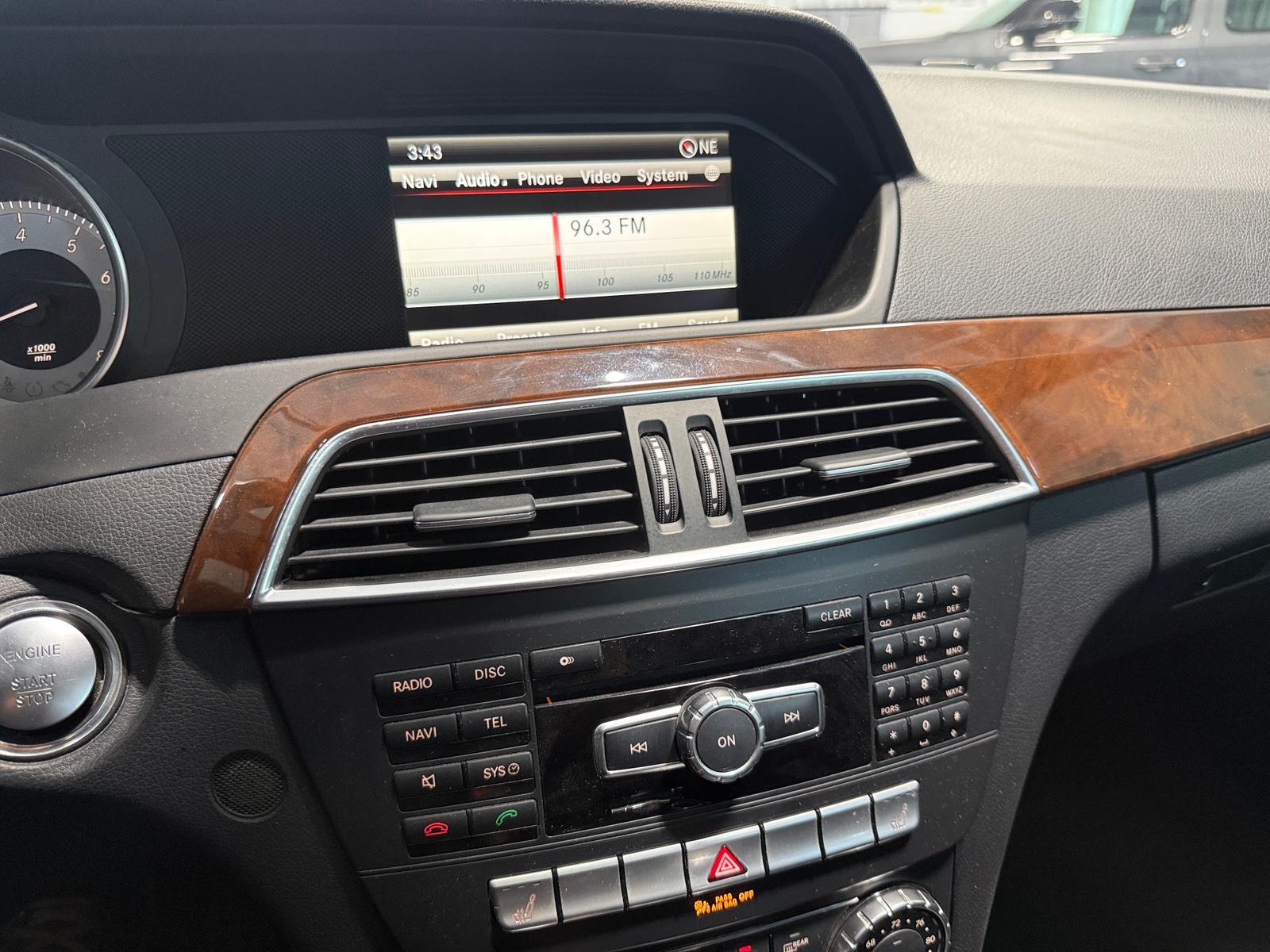 Thumbnail: 2014 Mercedes-Benz C-Class - 3