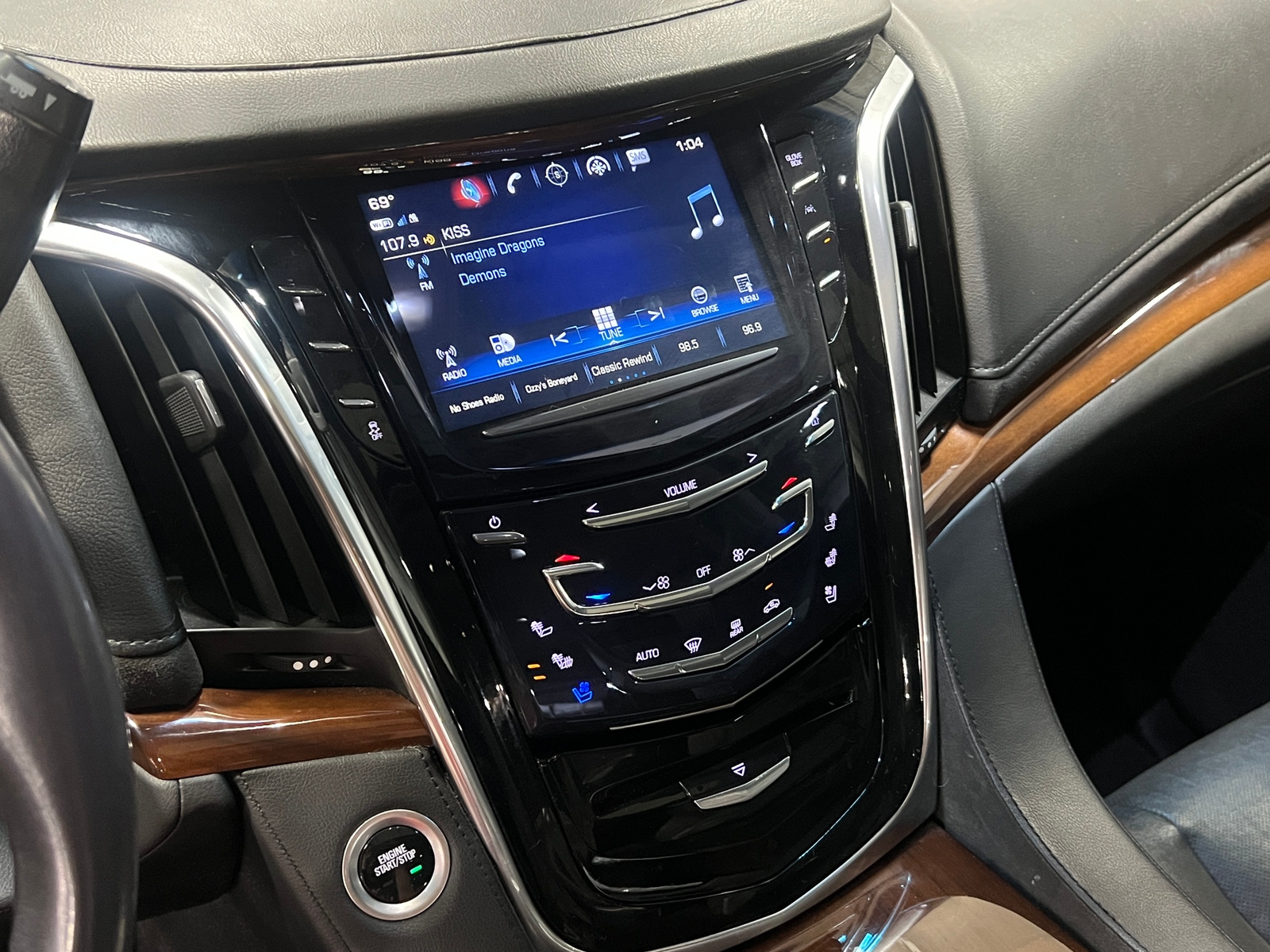 Thumbnail: 2019 Cadillac Escalade - 3