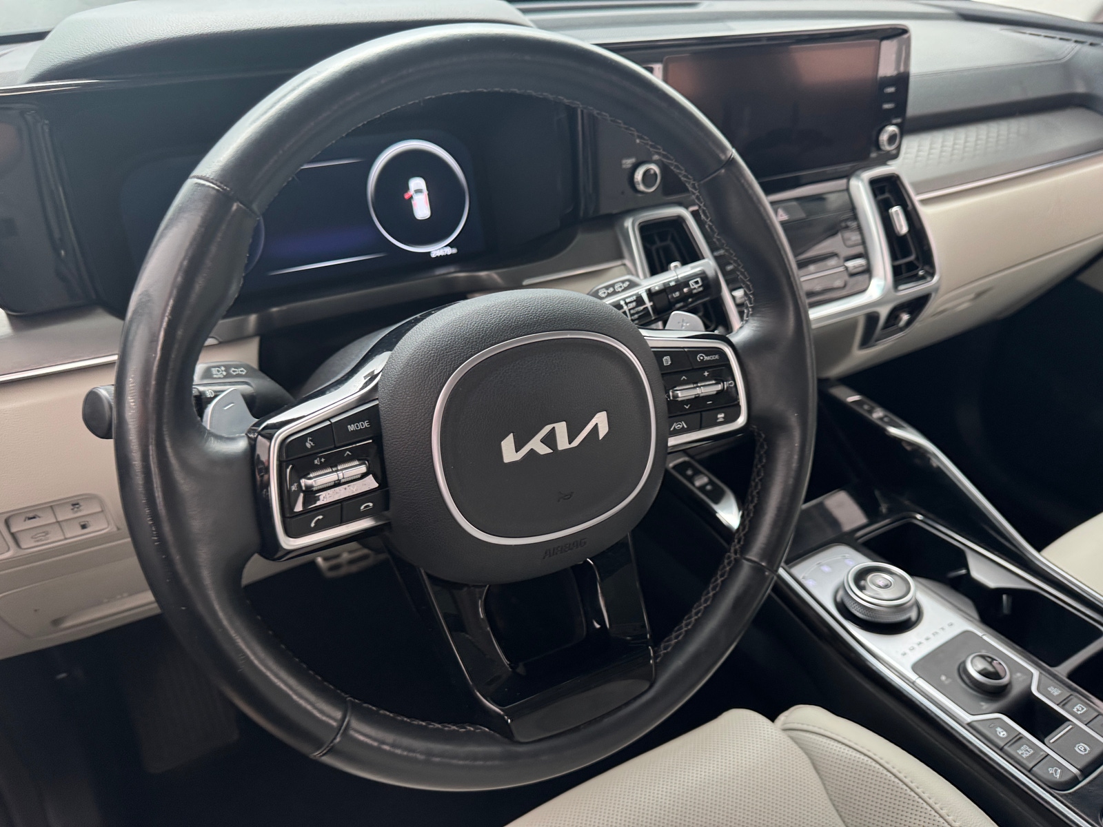 Thumbnail: 2023 Kia Sorento - 4