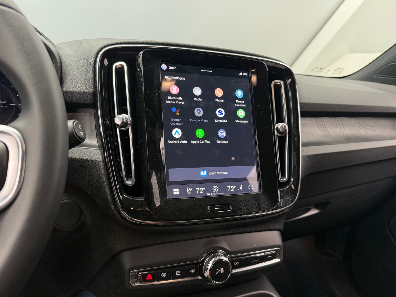 Thumbnail: 2023 Volvo XC40 - 4