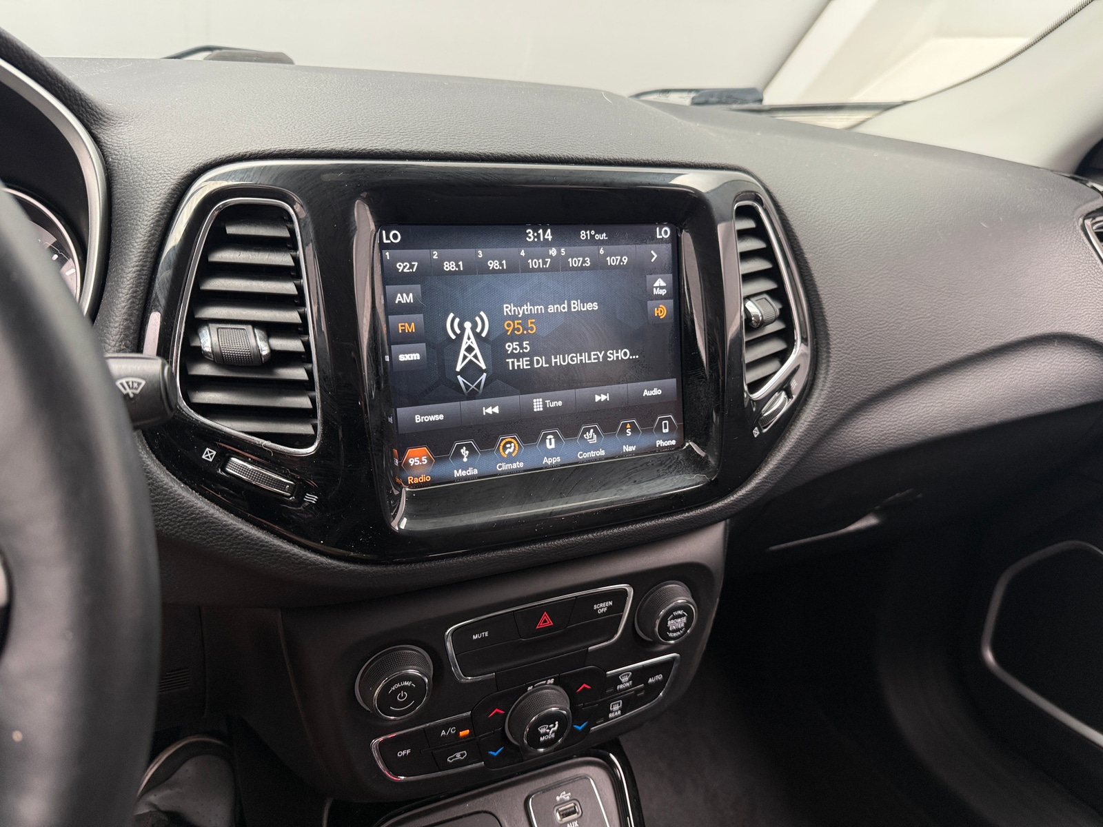 Thumbnail: 2019 Jeep Compass - 3