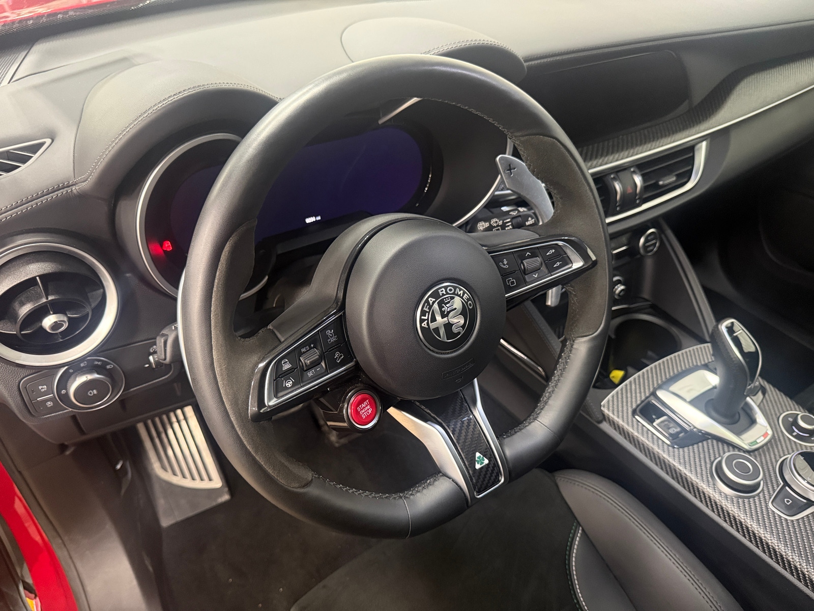 Thumbnail: 2024 Alfa Romeo Stelvio - 4