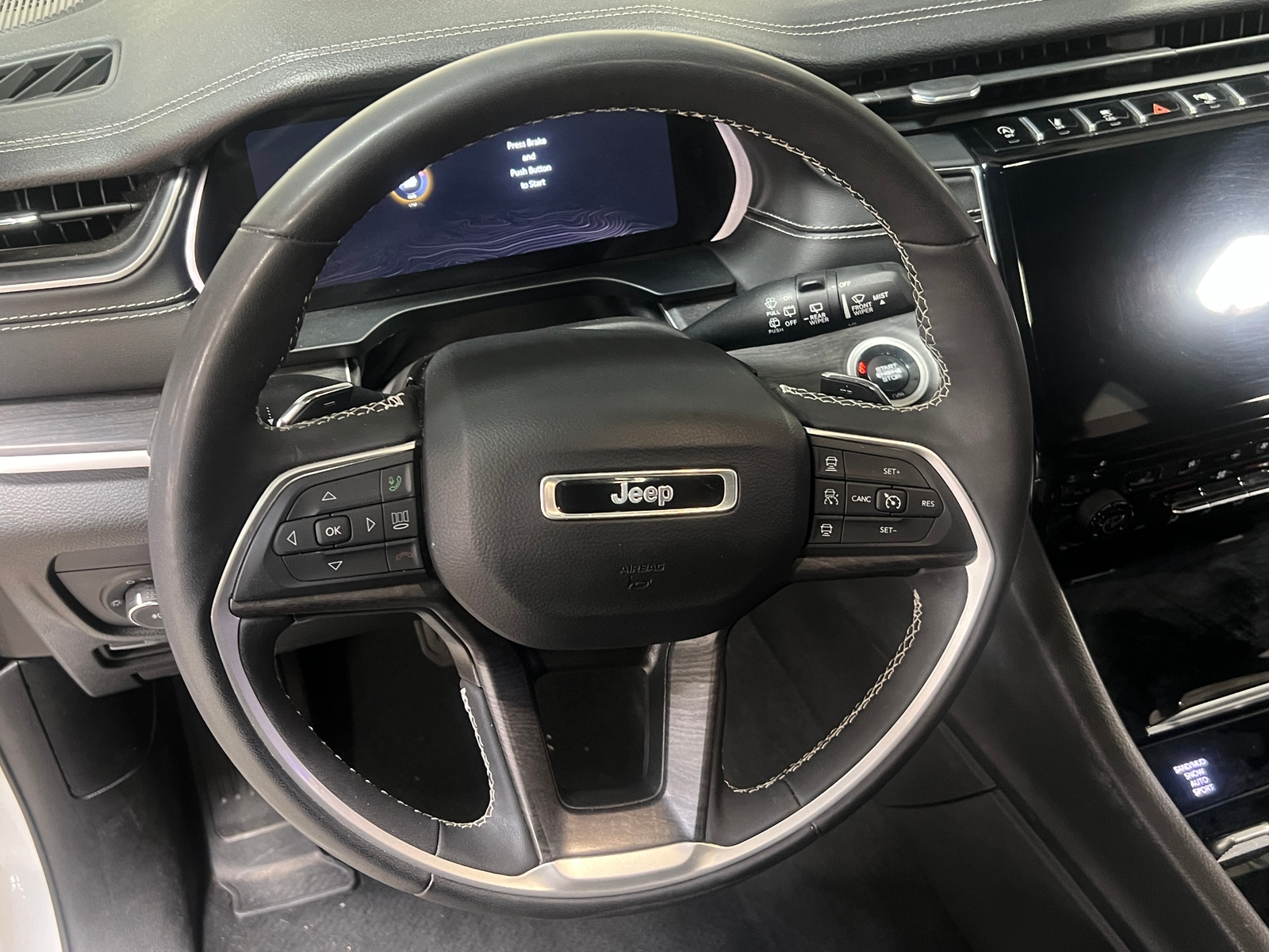 Thumbnail: 2024 Jeep Grand Cherokee L - 4