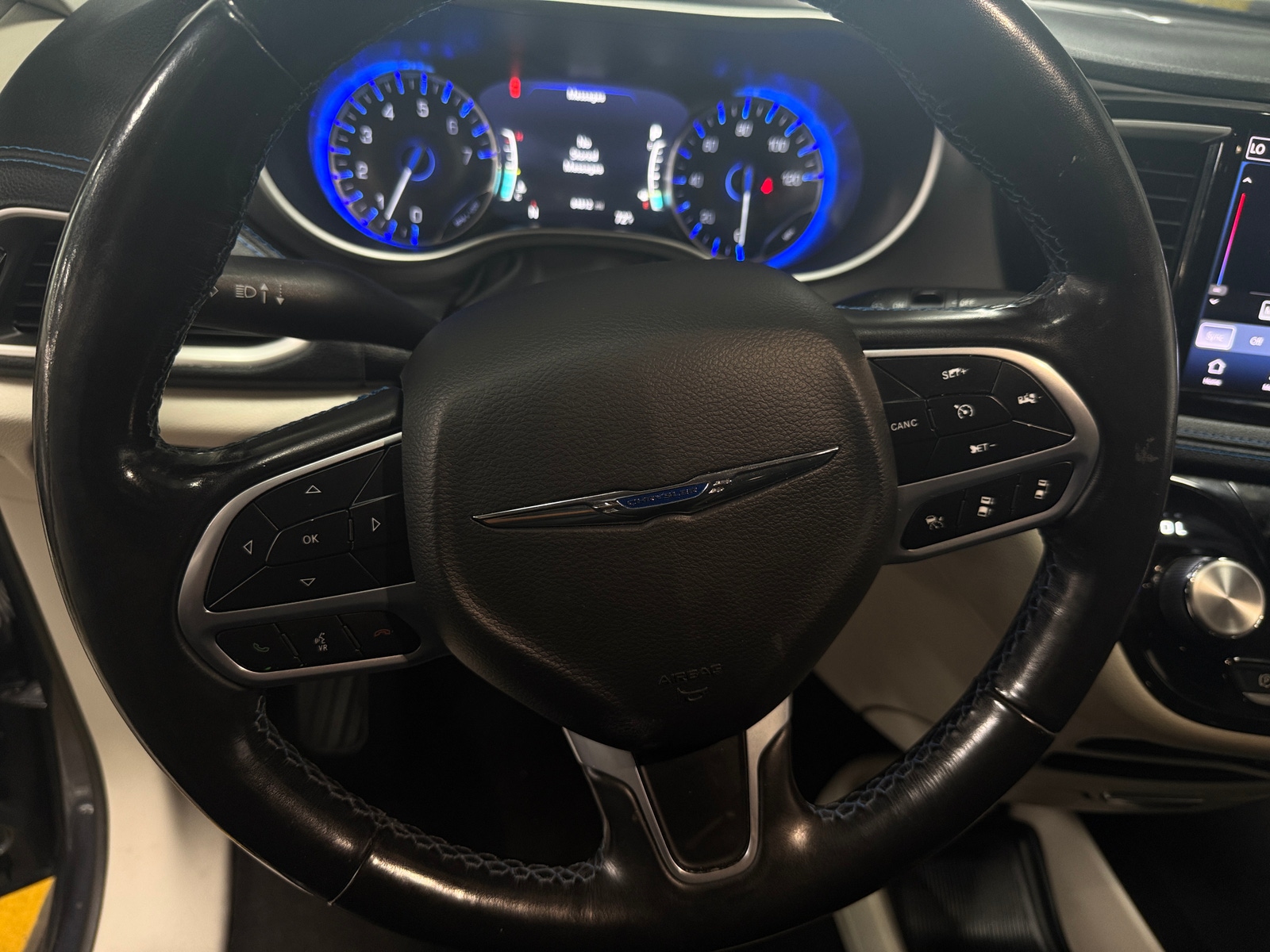 Thumbnail: 2021 Chrysler Pacifica - 4