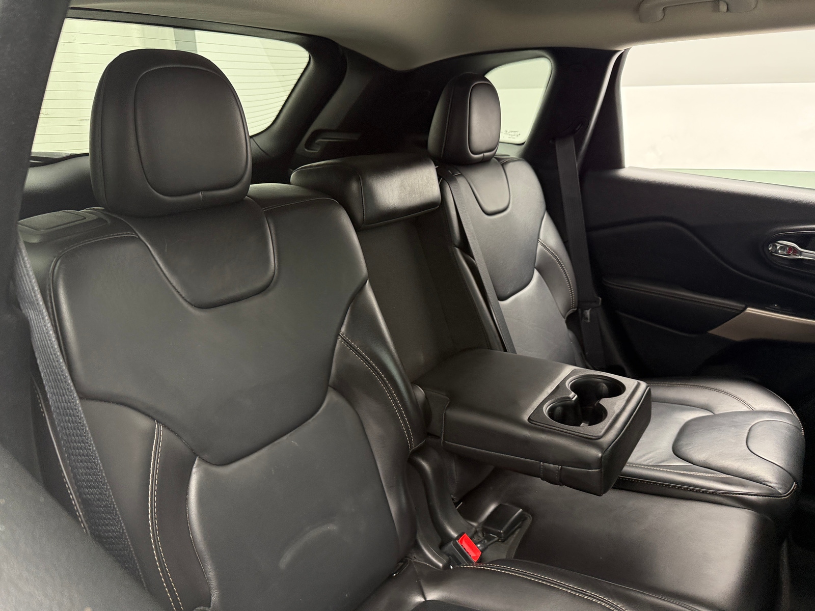 Thumbnail: 2017 Jeep Cherokee - 5
