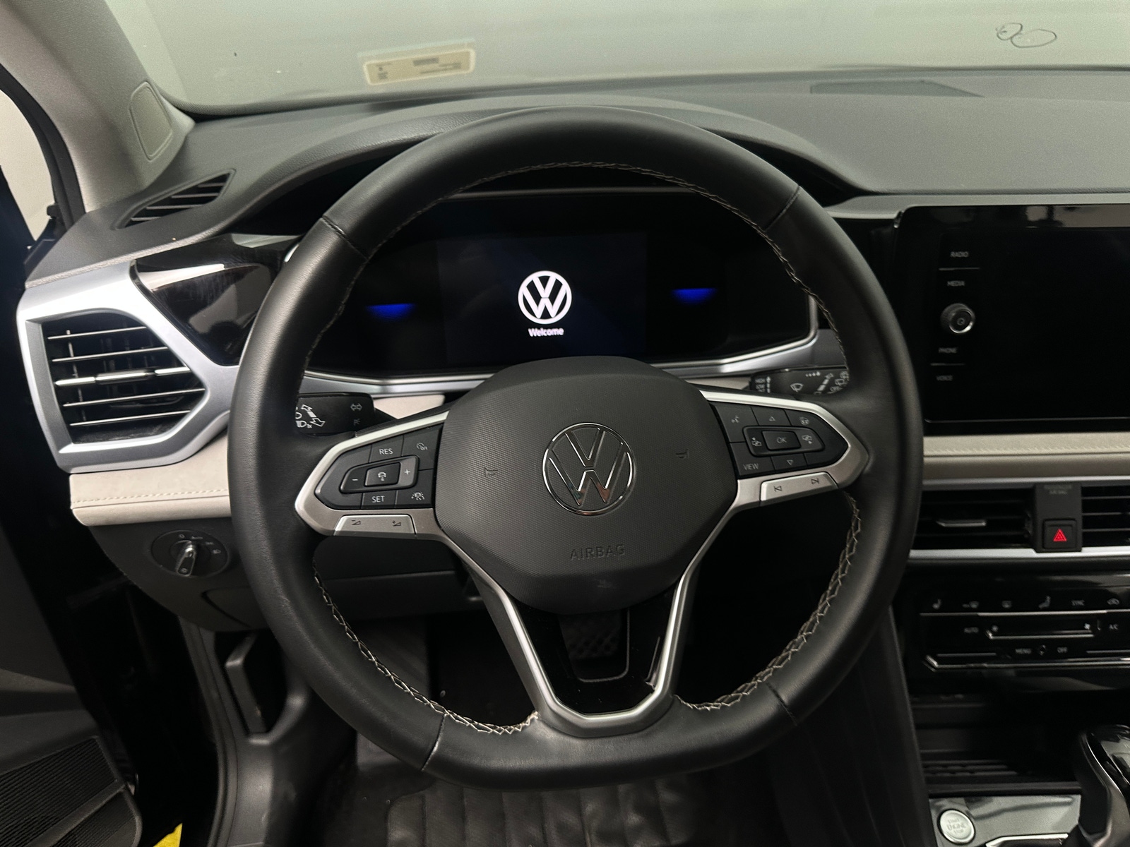 Thumbnail: 2025 Volkswagen Taos - 4