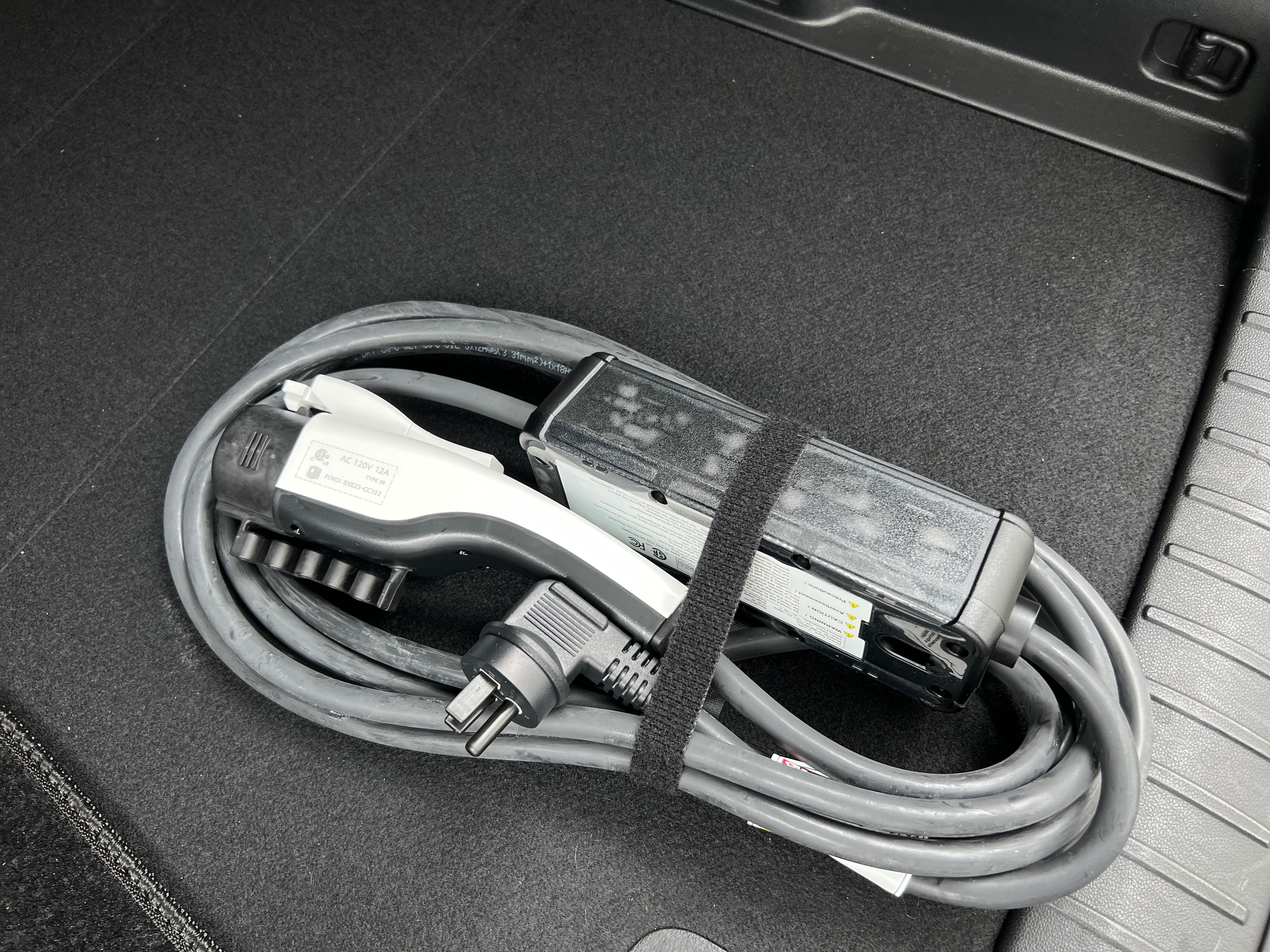 Used 2024 Hyundai Kona EV Limited with VIN KM8HE3A68RU004050 for sale in Oak Creek, WI