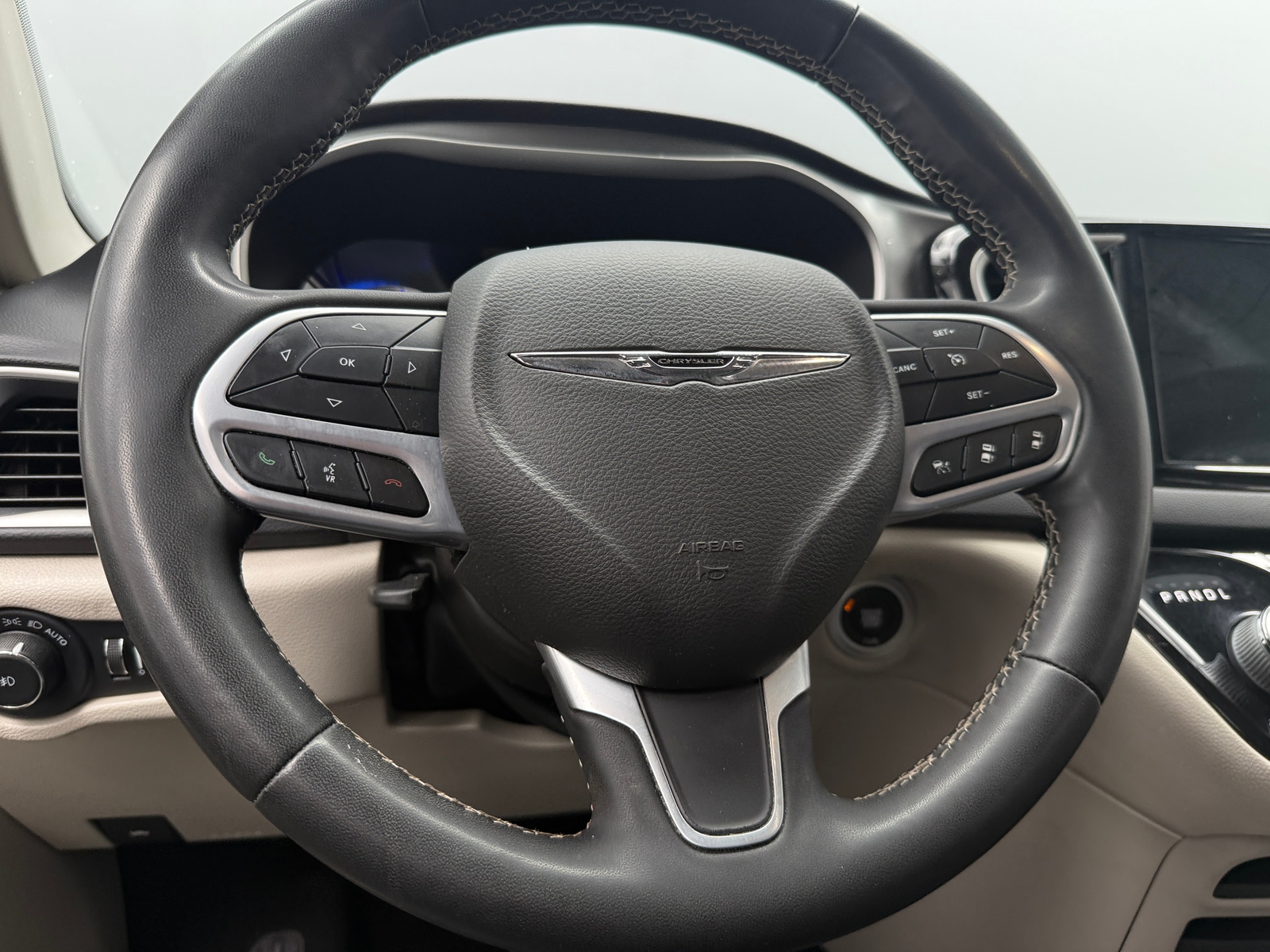 Thumbnail: 2022 Chrysler Pacifica - 4