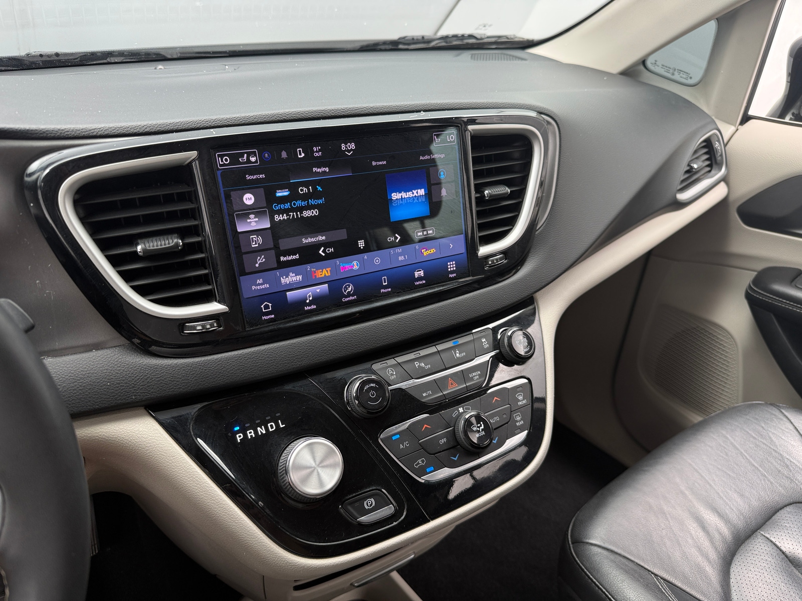 Thumbnail: 2022 Chrysler Pacifica - 3