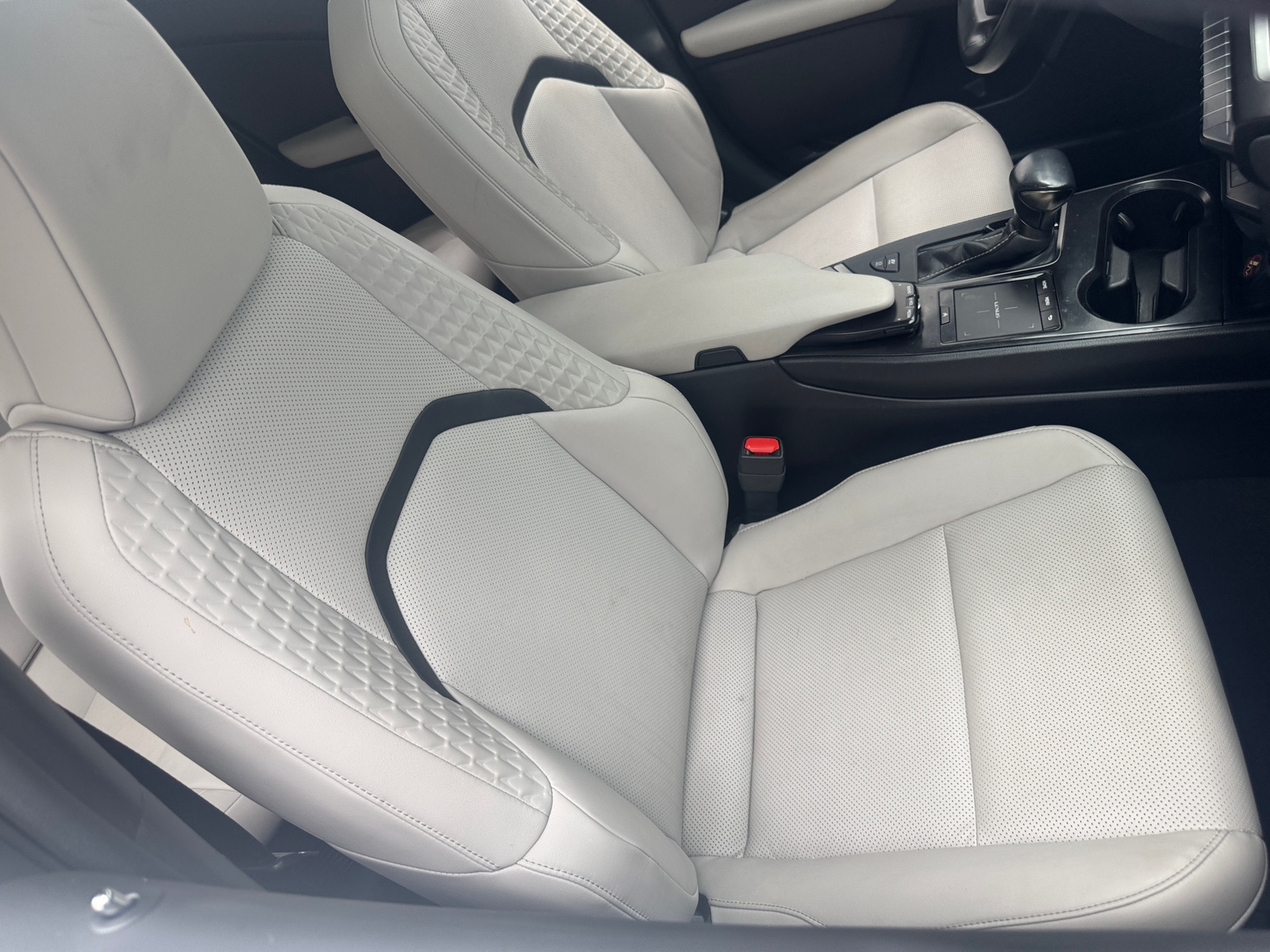 Thumbnail: 2020 Lexus UX - 2