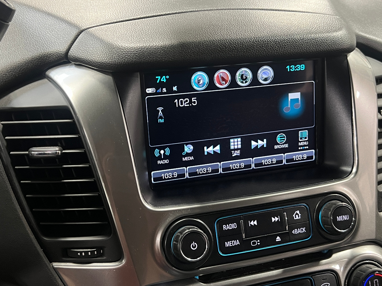 Thumbnail: 2020 Chevrolet Suburban - 3