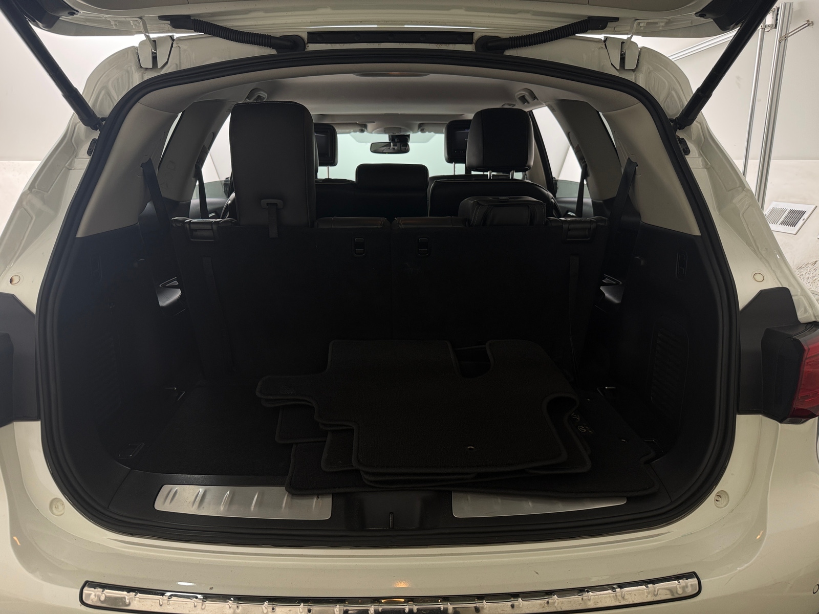 Thumbnail: 2017 INFINITI QX60 - 6