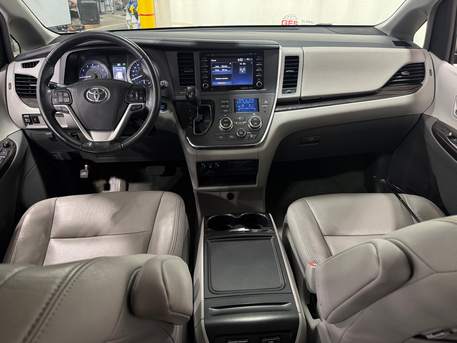 Thumbnail: 2018 Toyota Sienna - 2