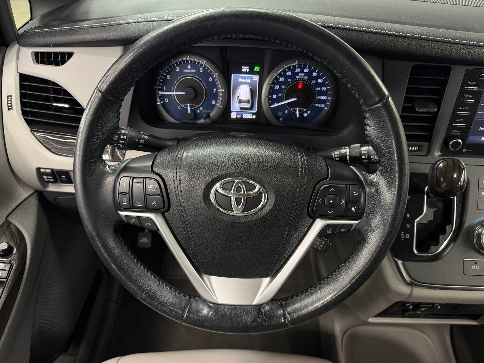 Thumbnail: 2018 Toyota Sienna - 4