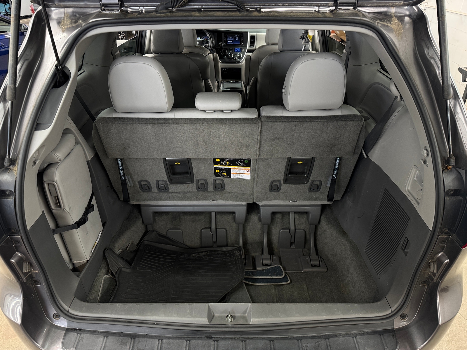 Thumbnail: 2018 Toyota Sienna - 6