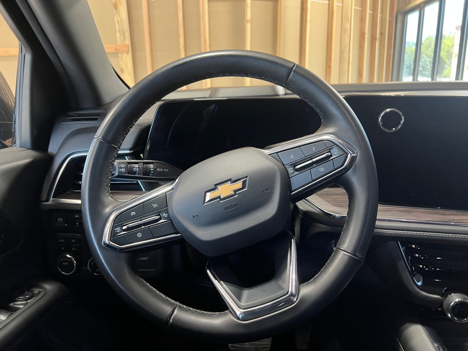 Thumbnail: 2025 Chevrolet Suburban - 4