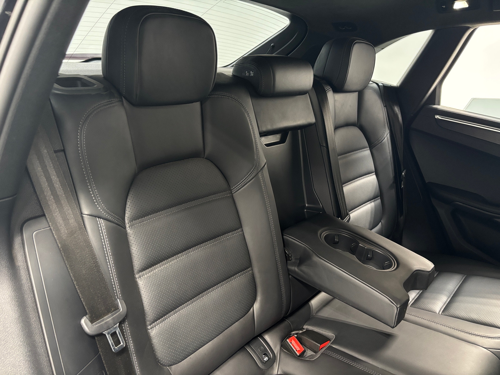 Thumbnail: 2023 Porsche Macan - 5