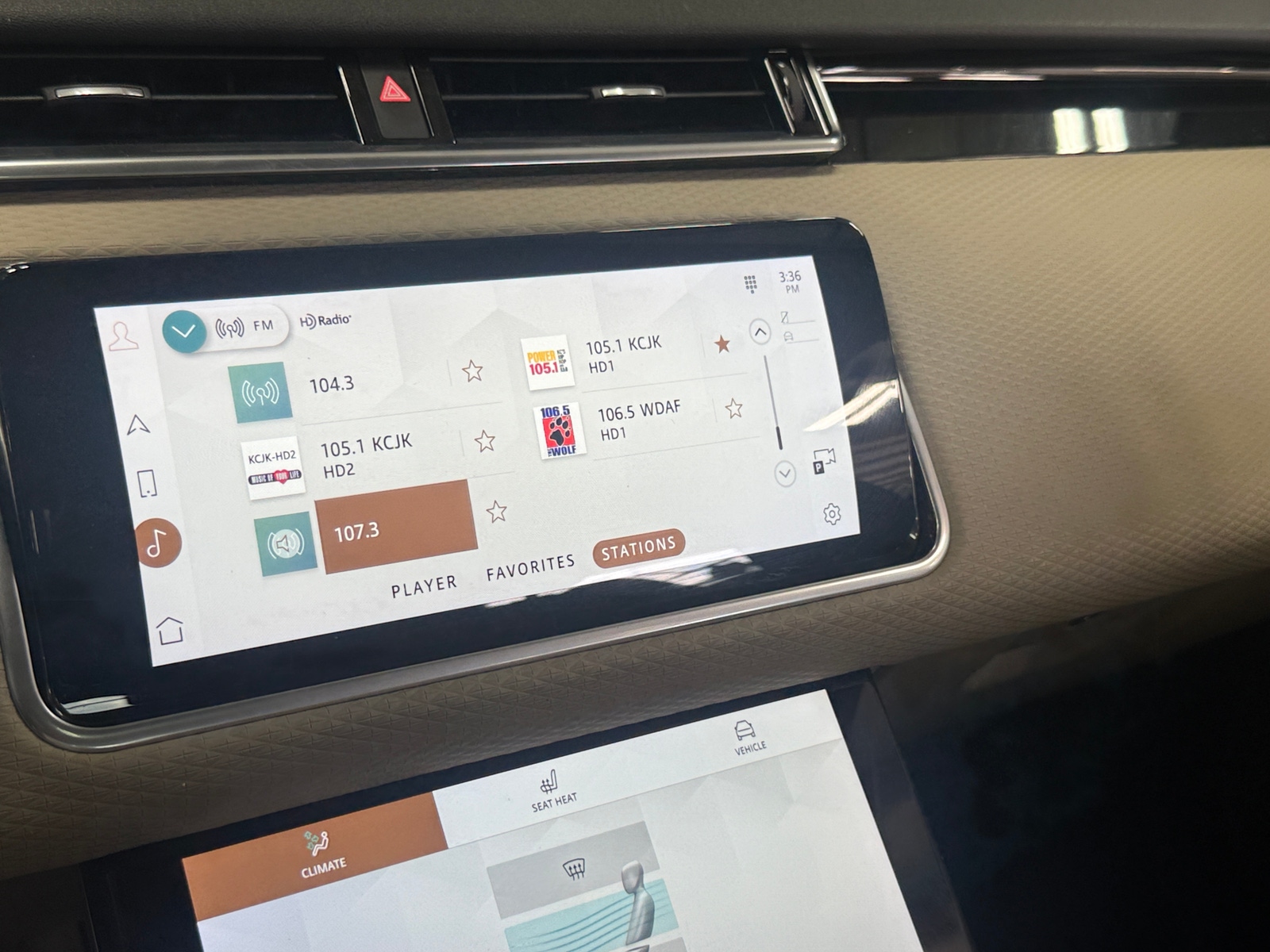 Thumbnail: 2021 Land Rover Range Rover Velar - 3