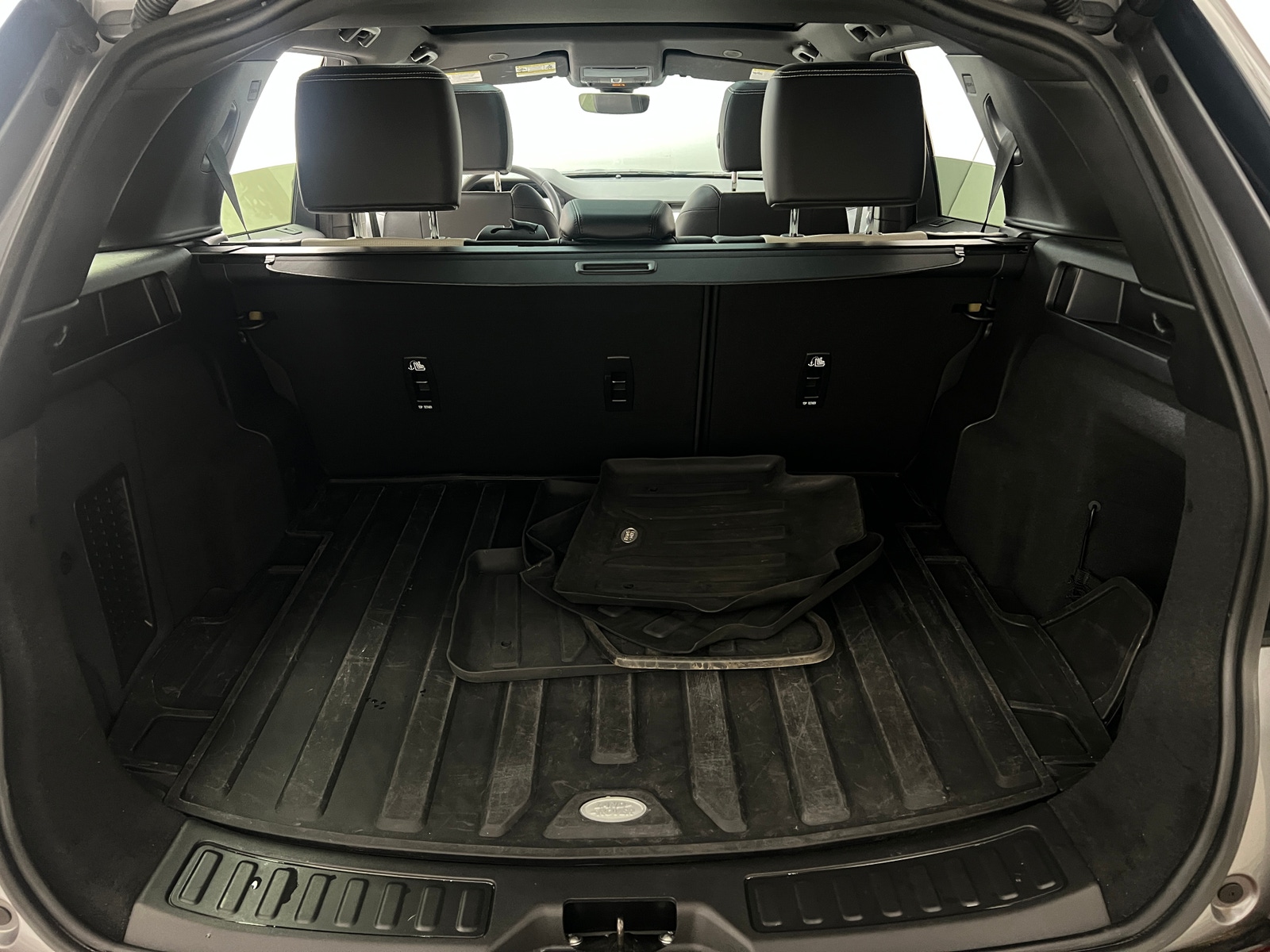 Thumbnail: 2024 Land Rover Discovery Sport - 6