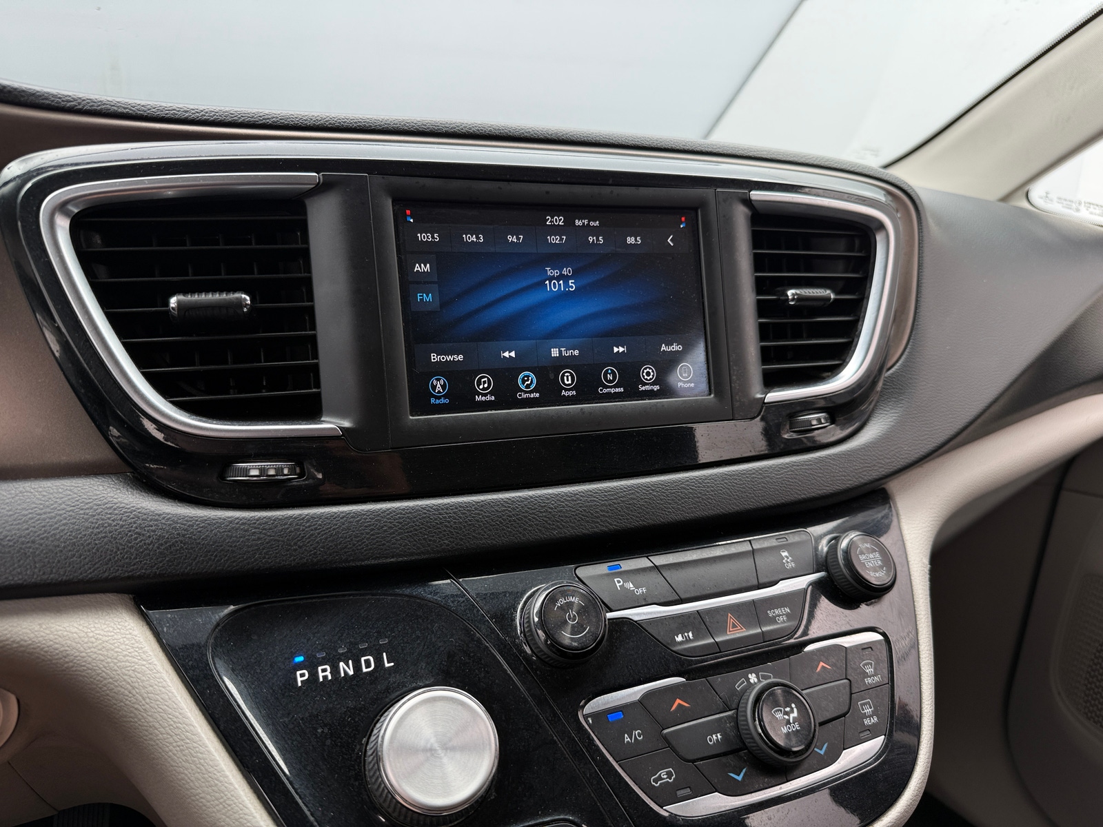 Thumbnail: 2018 Chrysler Pacifica - 4