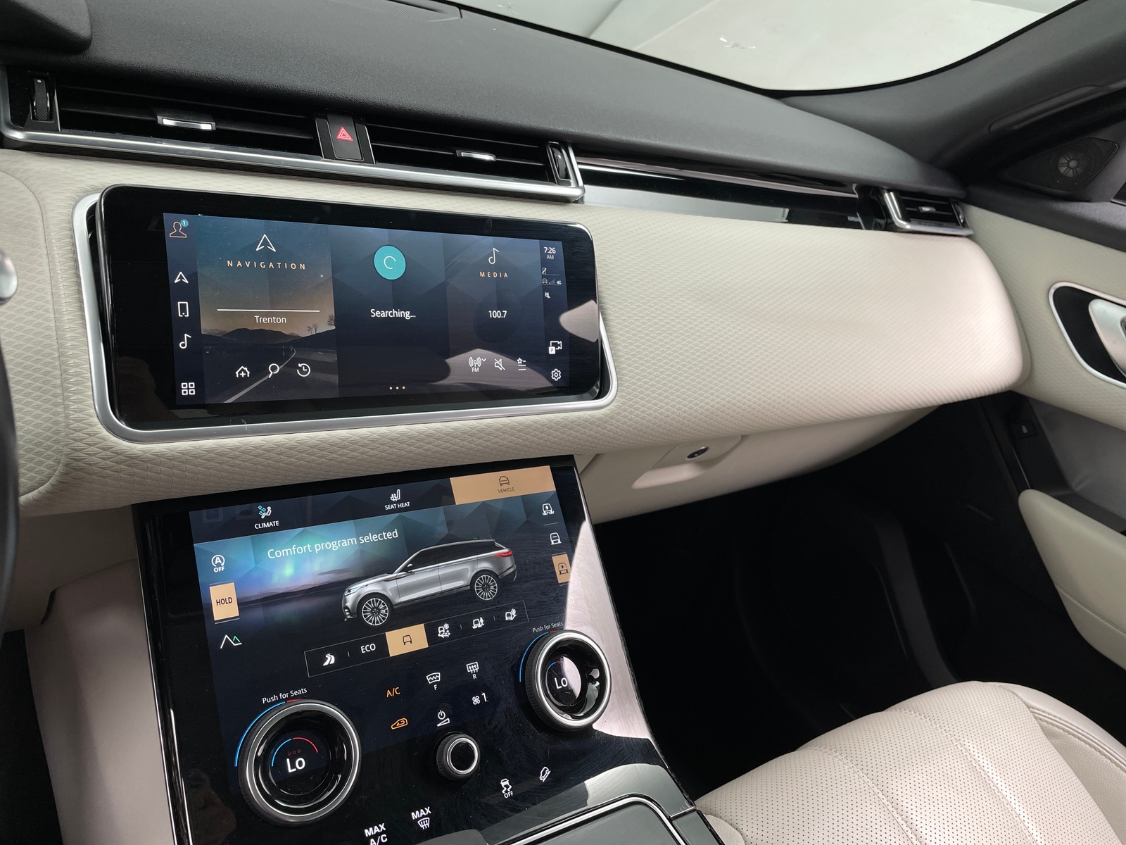 Thumbnail: 2021 Land Rover Range Rover Velar - 3