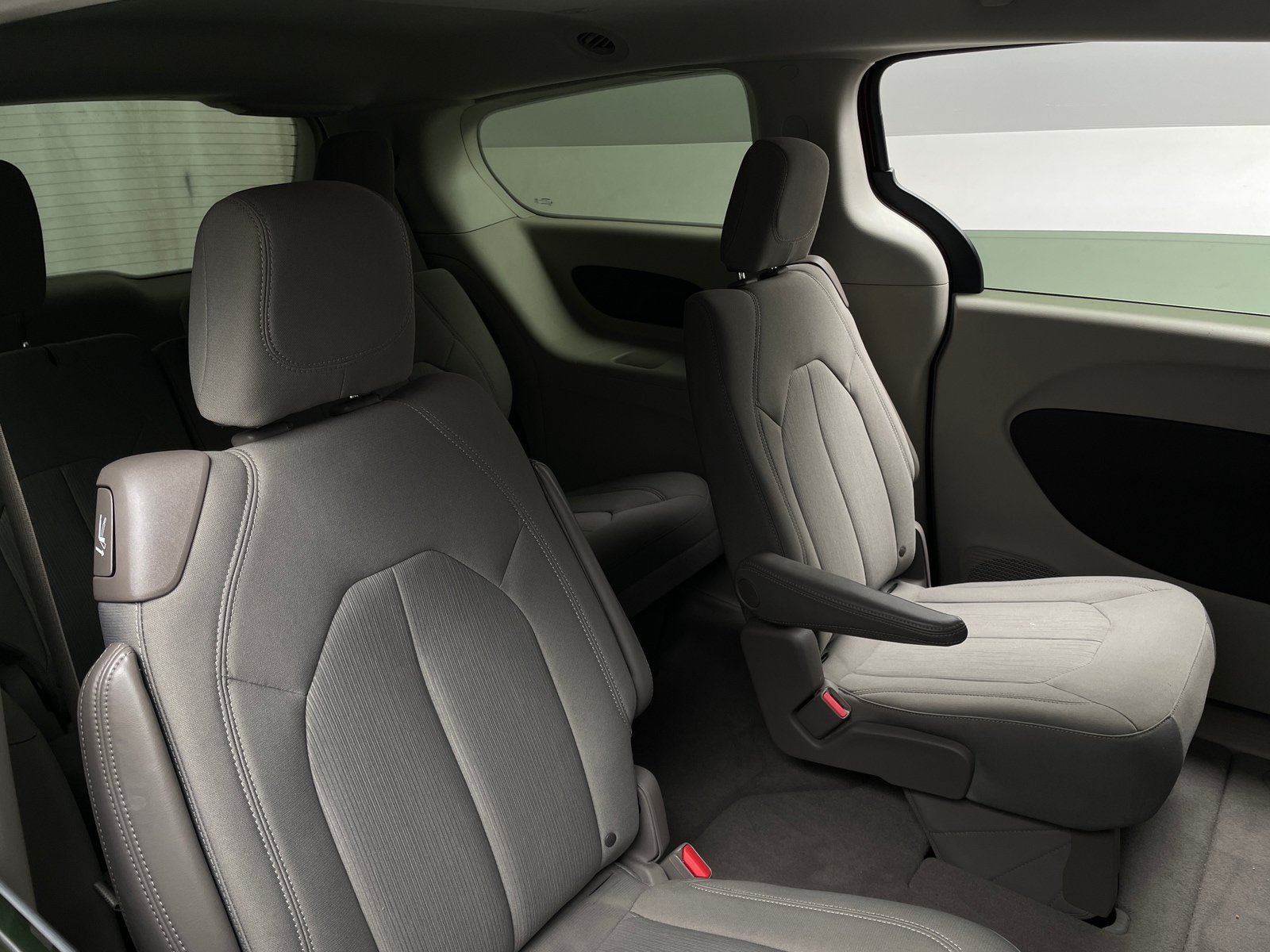 Thumbnail: 2017 Chrysler Pacifica - 6