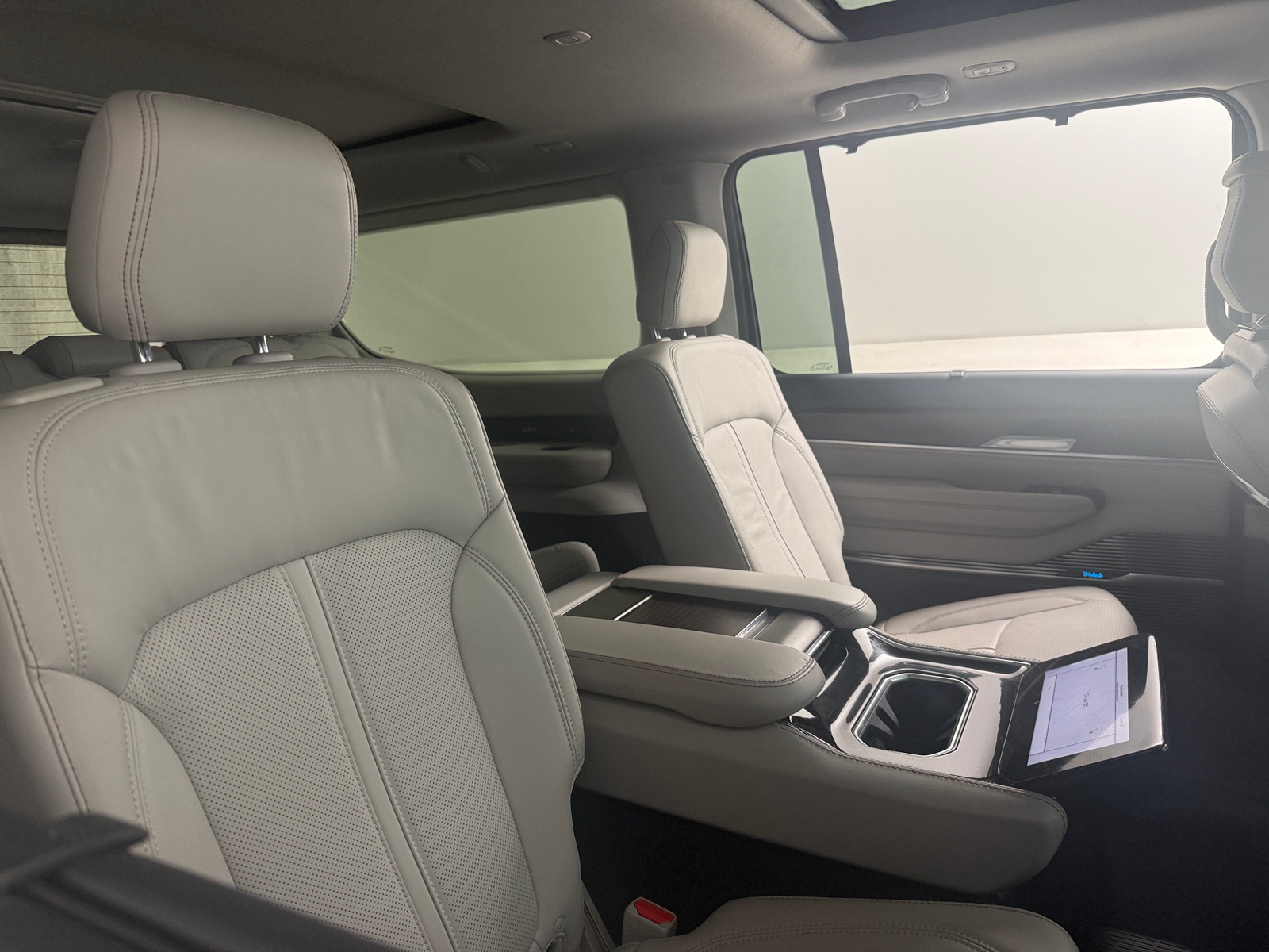 Thumbnail: 2022 Jeep Grand Wagoneer - 5