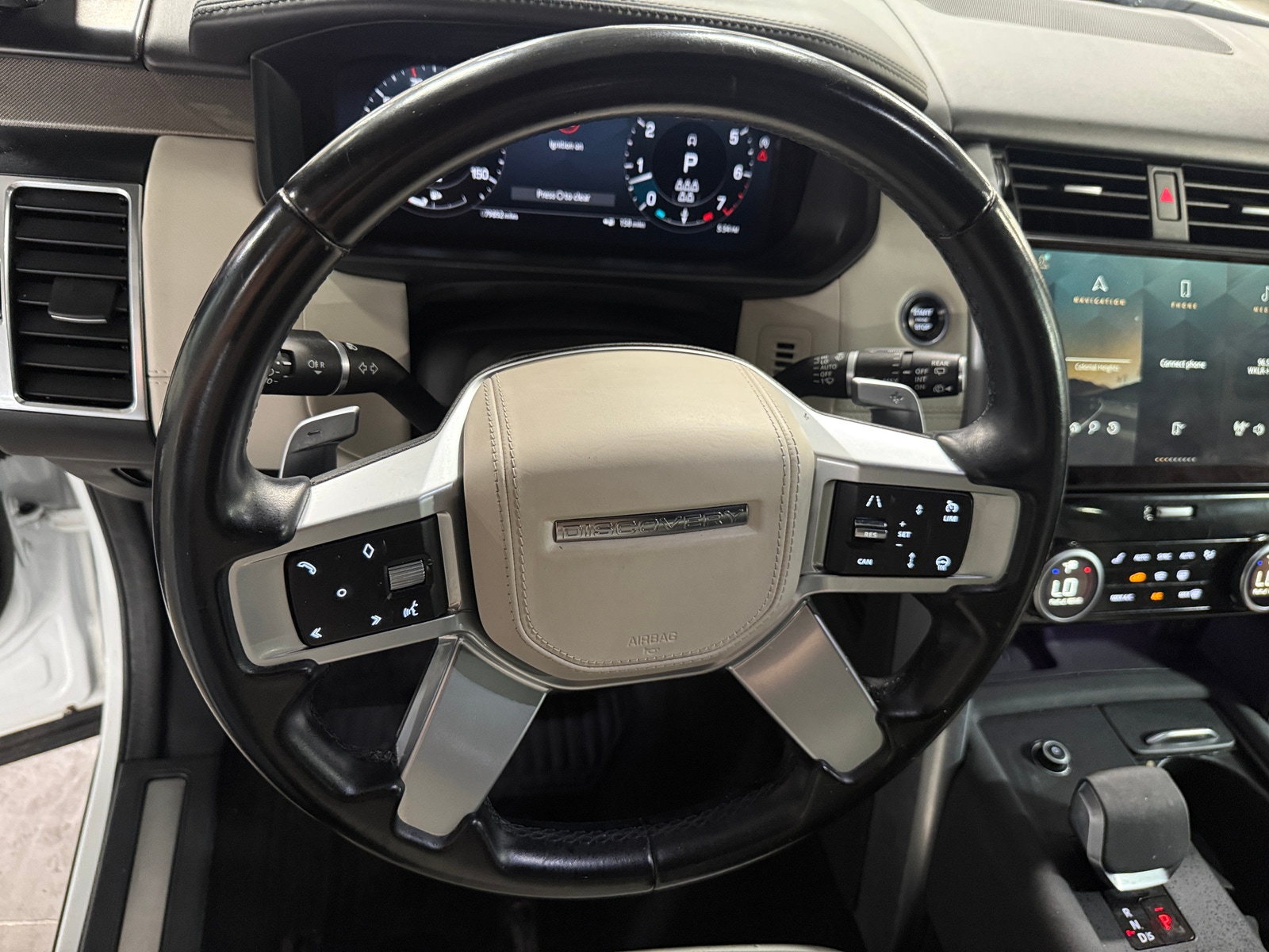Thumbnail: 2023 Land Rover Discovery - 4