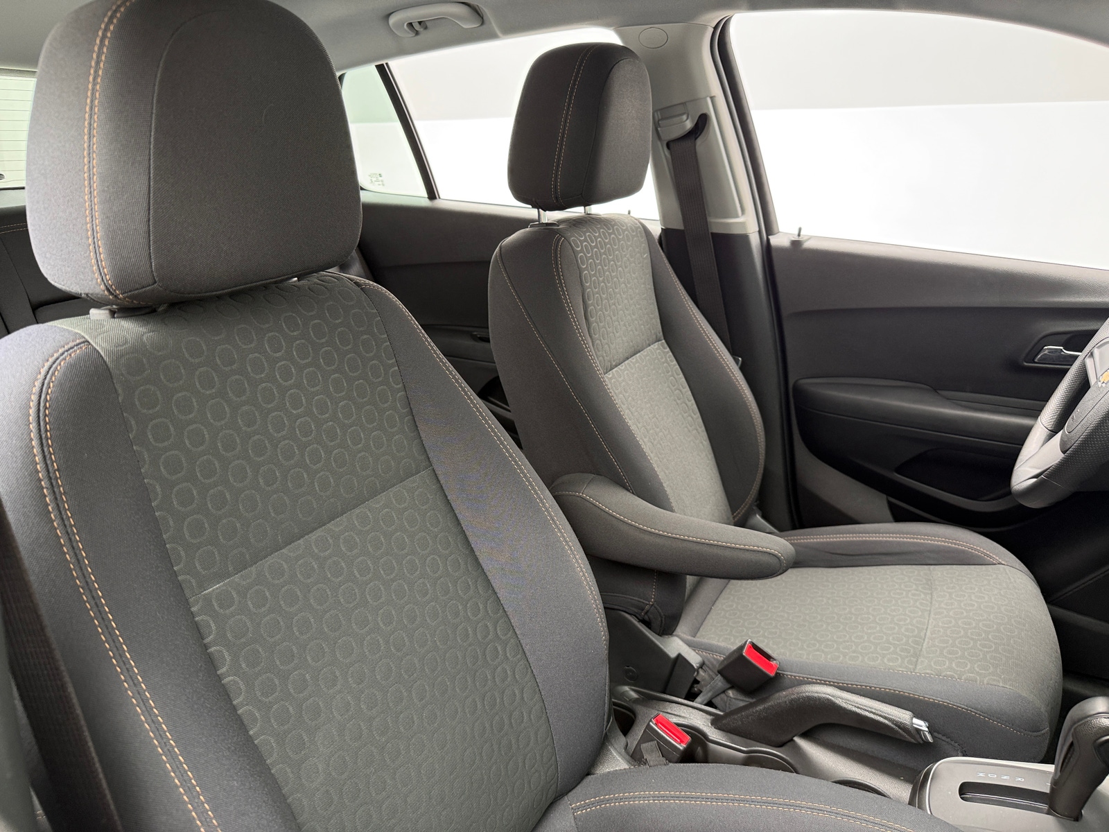 Thumbnail: 2017 Chevrolet Trax - 2
