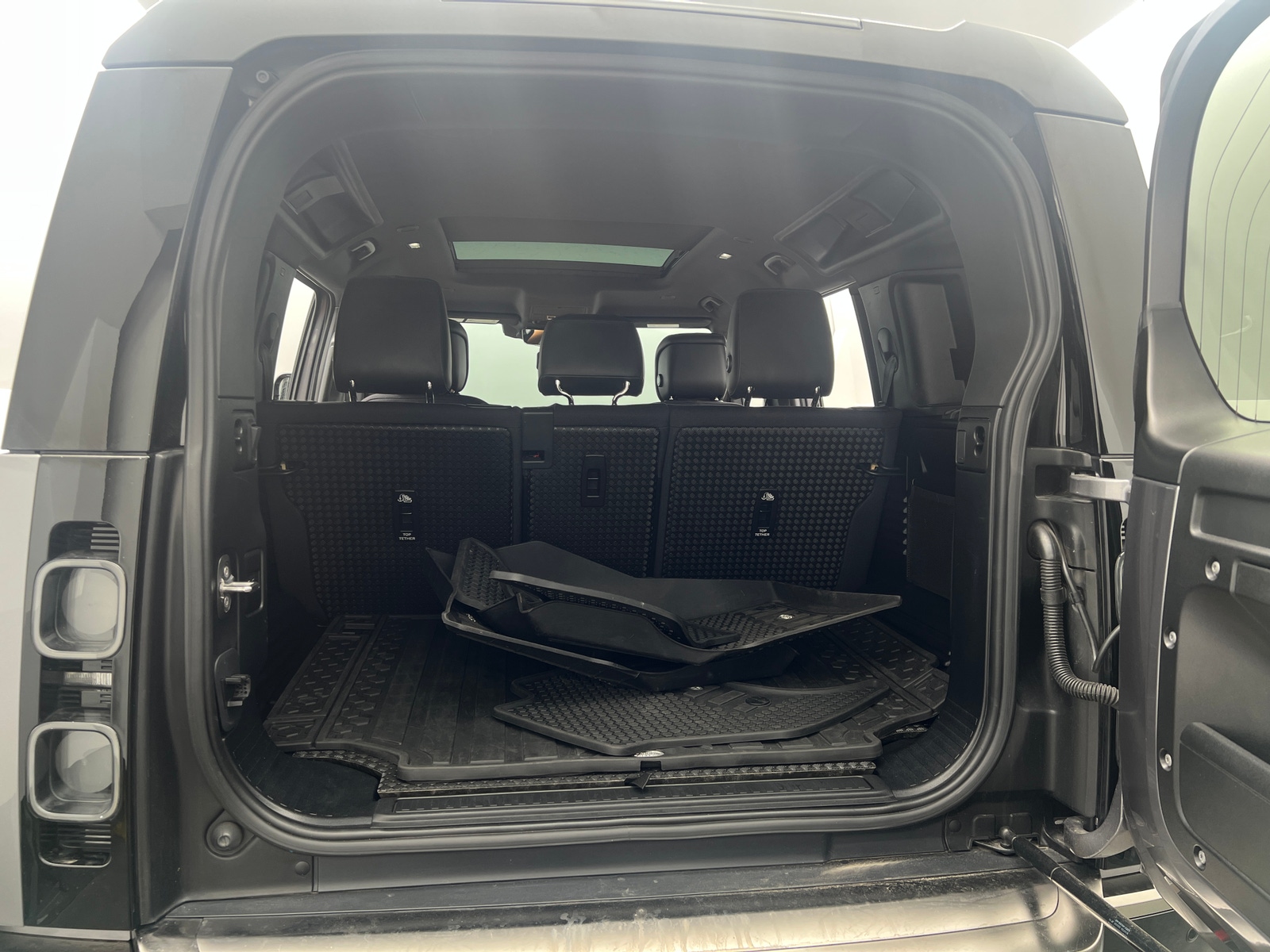 Thumbnail: 2021 Land Rover Defender - 6