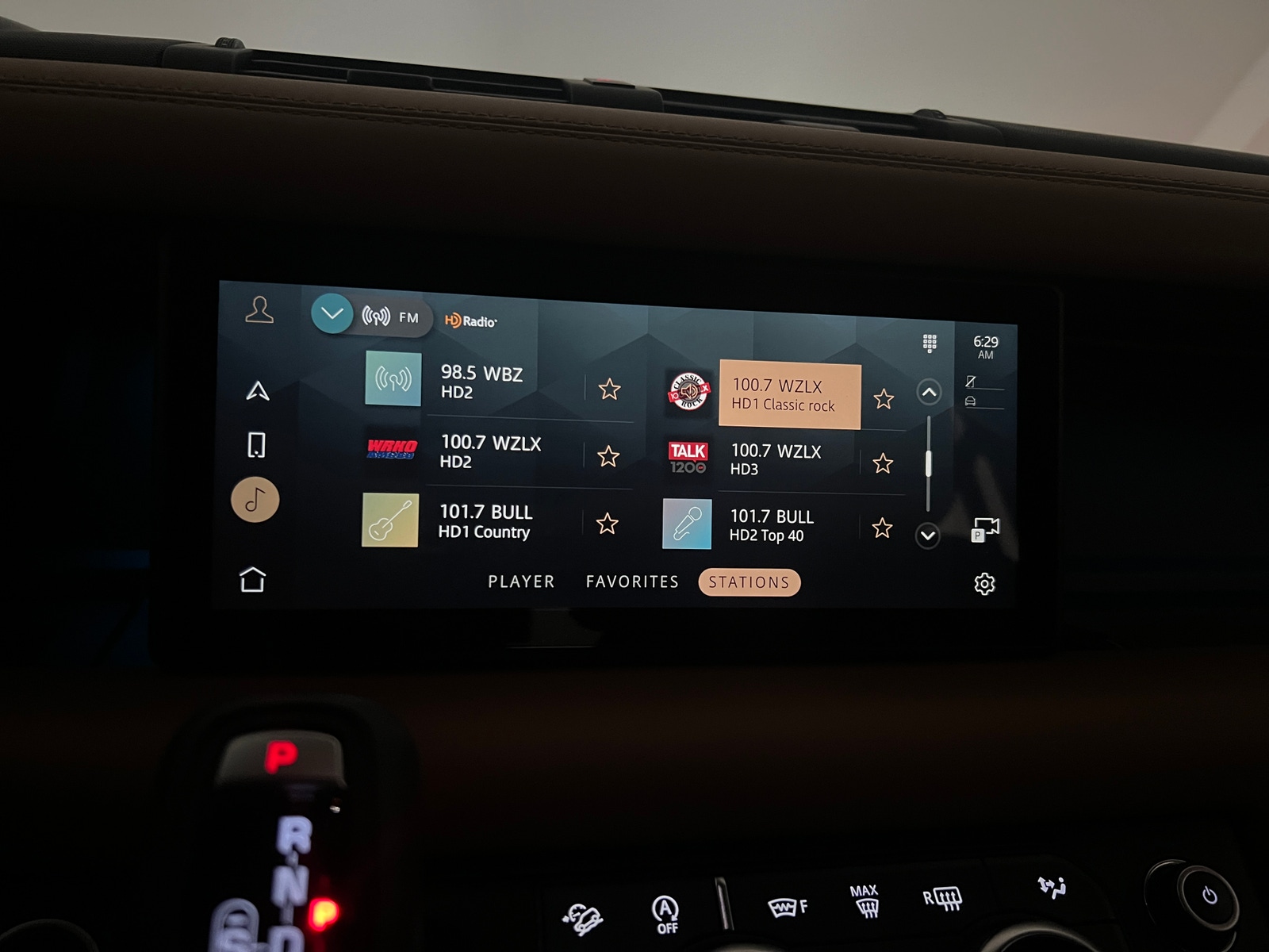 Thumbnail: 2021 Land Rover Defender - 3